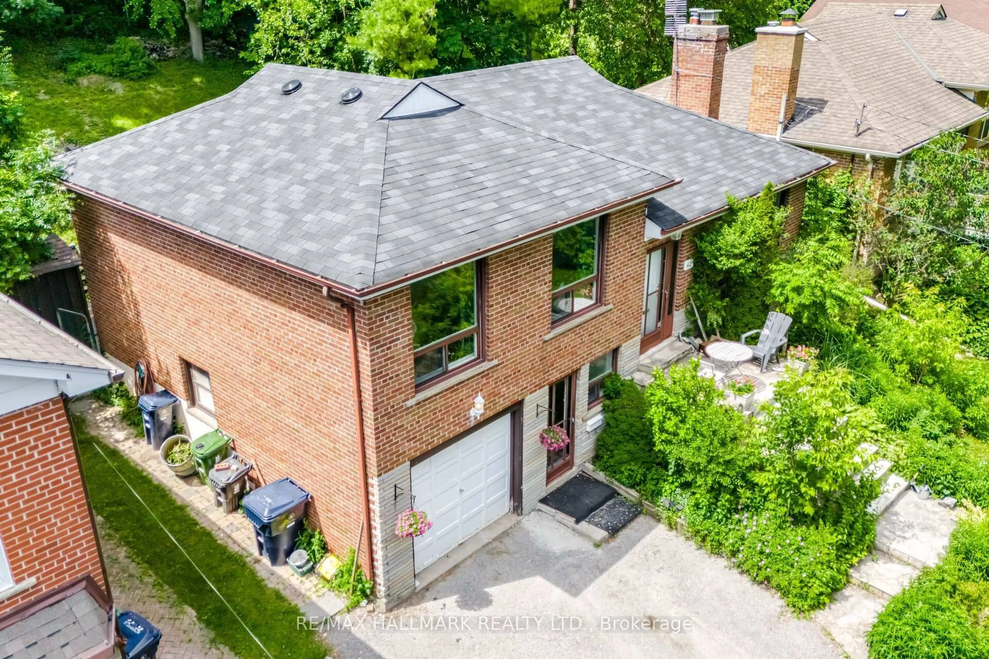 A pic from outside/outdoor area/front of a property/back of a property/a pic from drone, street for 42 Catalina Dr, Toronto Ontario M1M 1K6