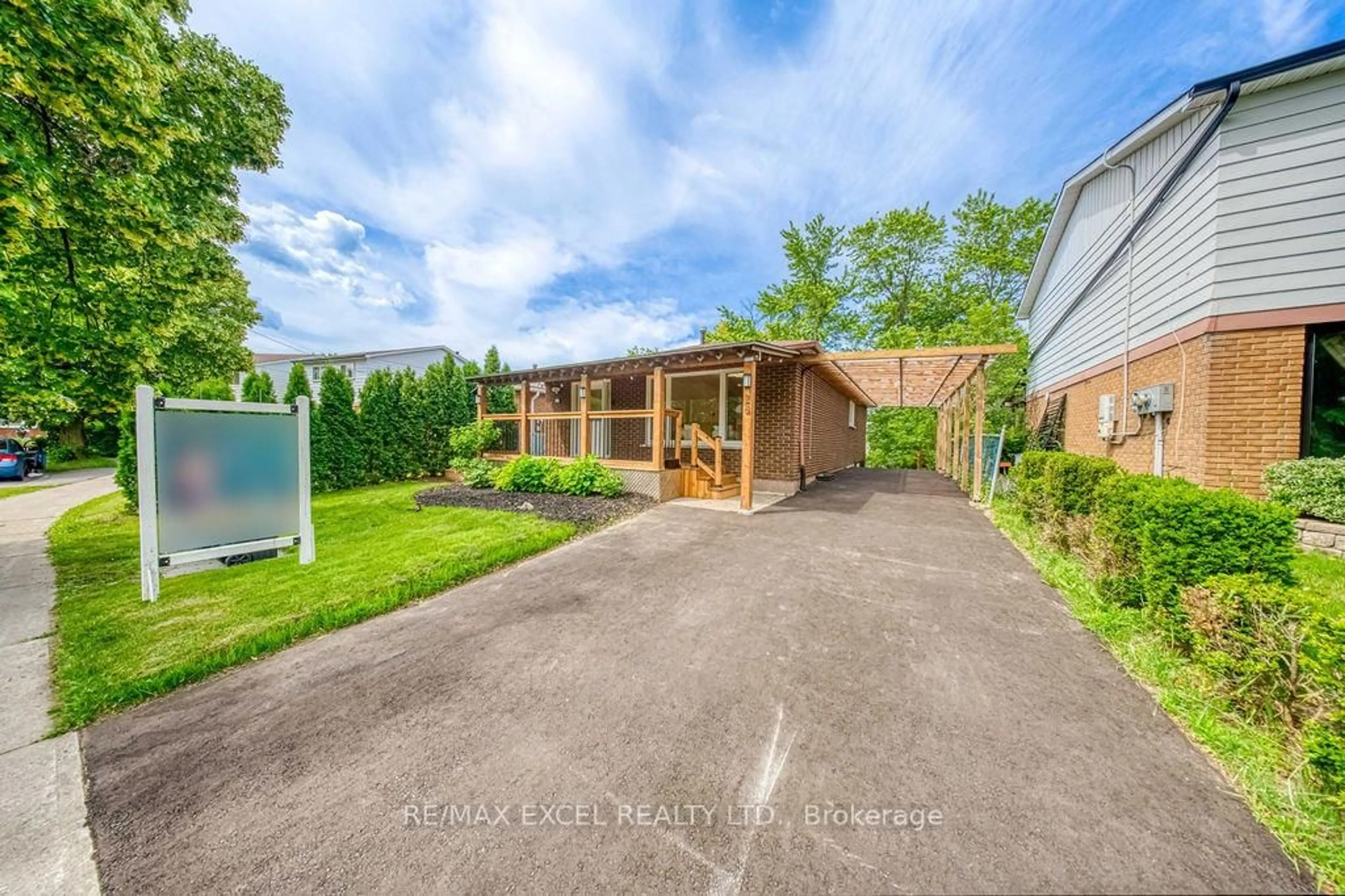 A pic from outside/outdoor area/front of a property/back of a property/a pic from drone, unknown for 28 Crittenden Sq, Toronto Ontario M1B 1V1
