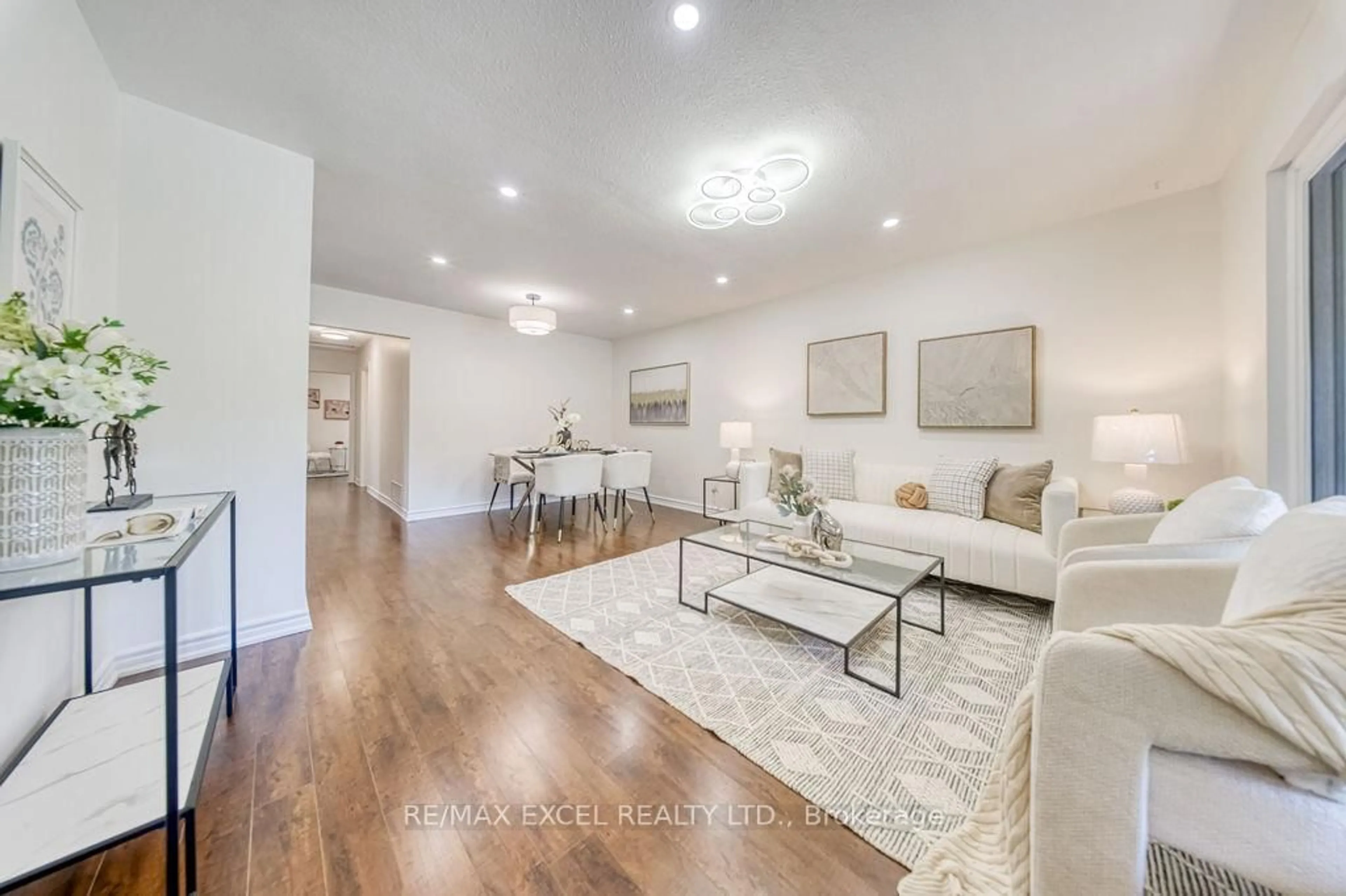 Living room with furniture, wood/laminate floor for 28 Crittenden Sq, Toronto Ontario M1B 1V1
