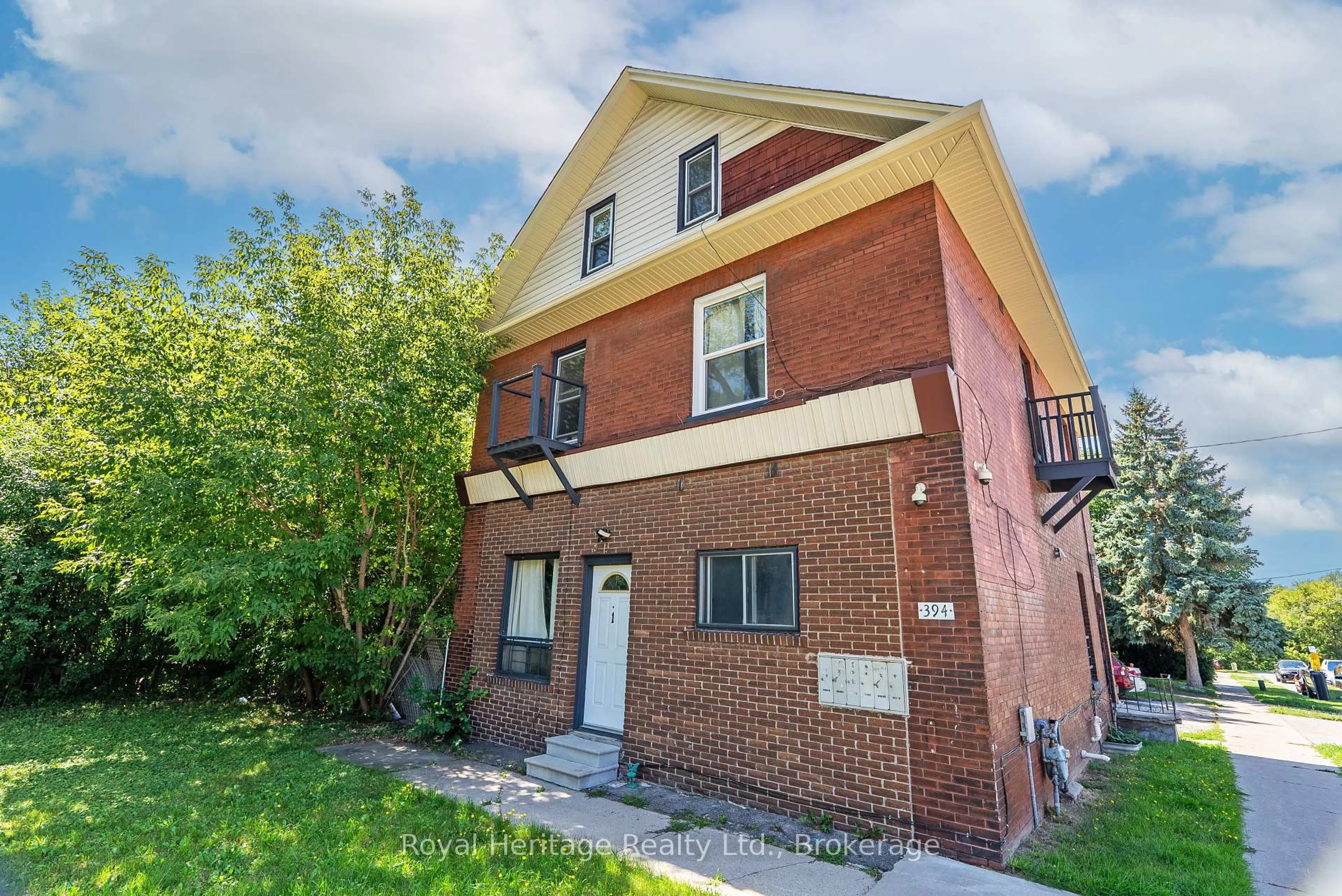 Home with brick exterior material, building for 394 Centre St, Oshawa Ontario L1H 4B9