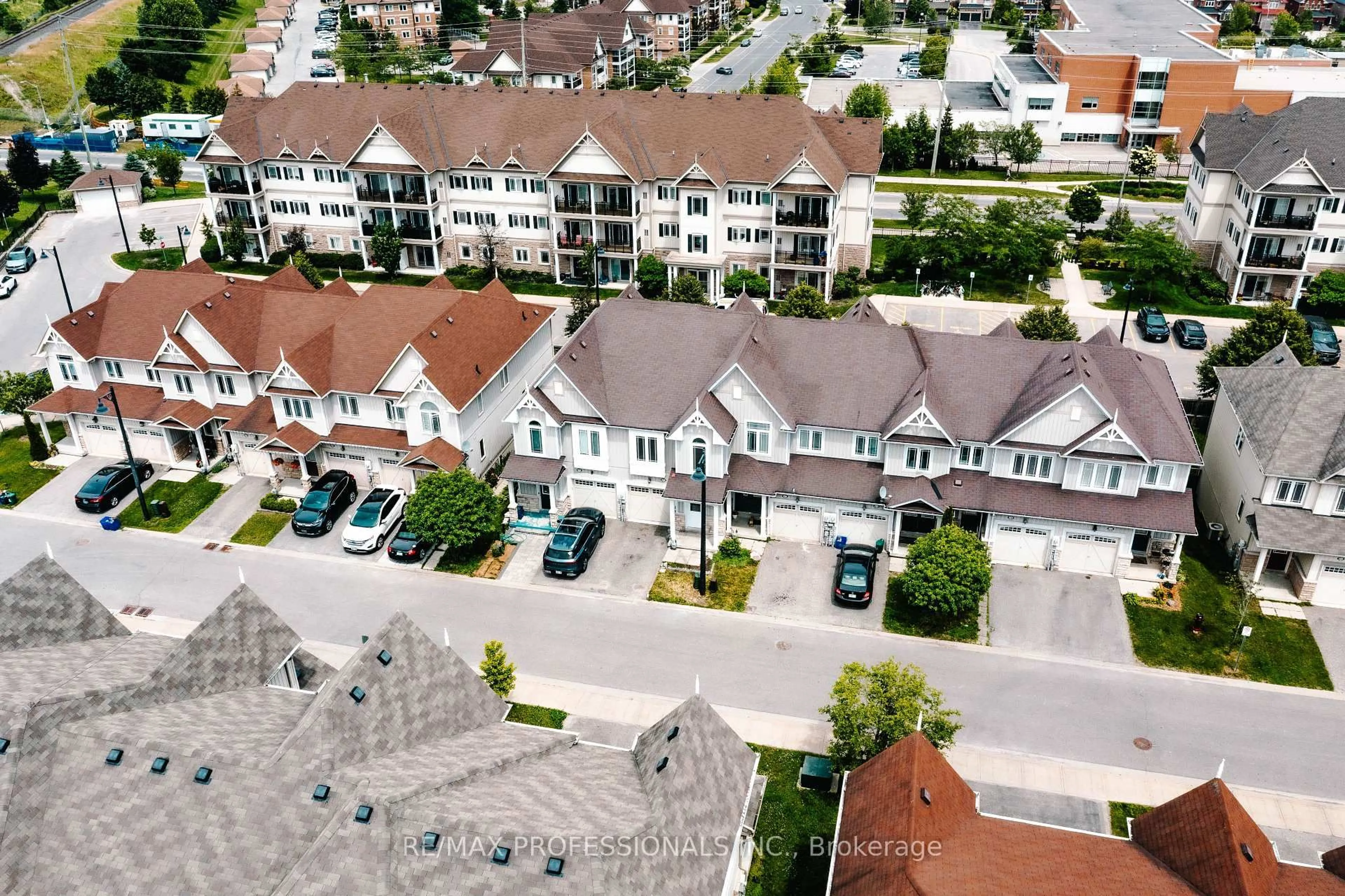 A pic from outside/outdoor area/front of a property/back of a property/a pic from drone, city buildings view from balcony for 71 Connell Lane, Clarington Ontario L1C 0L1