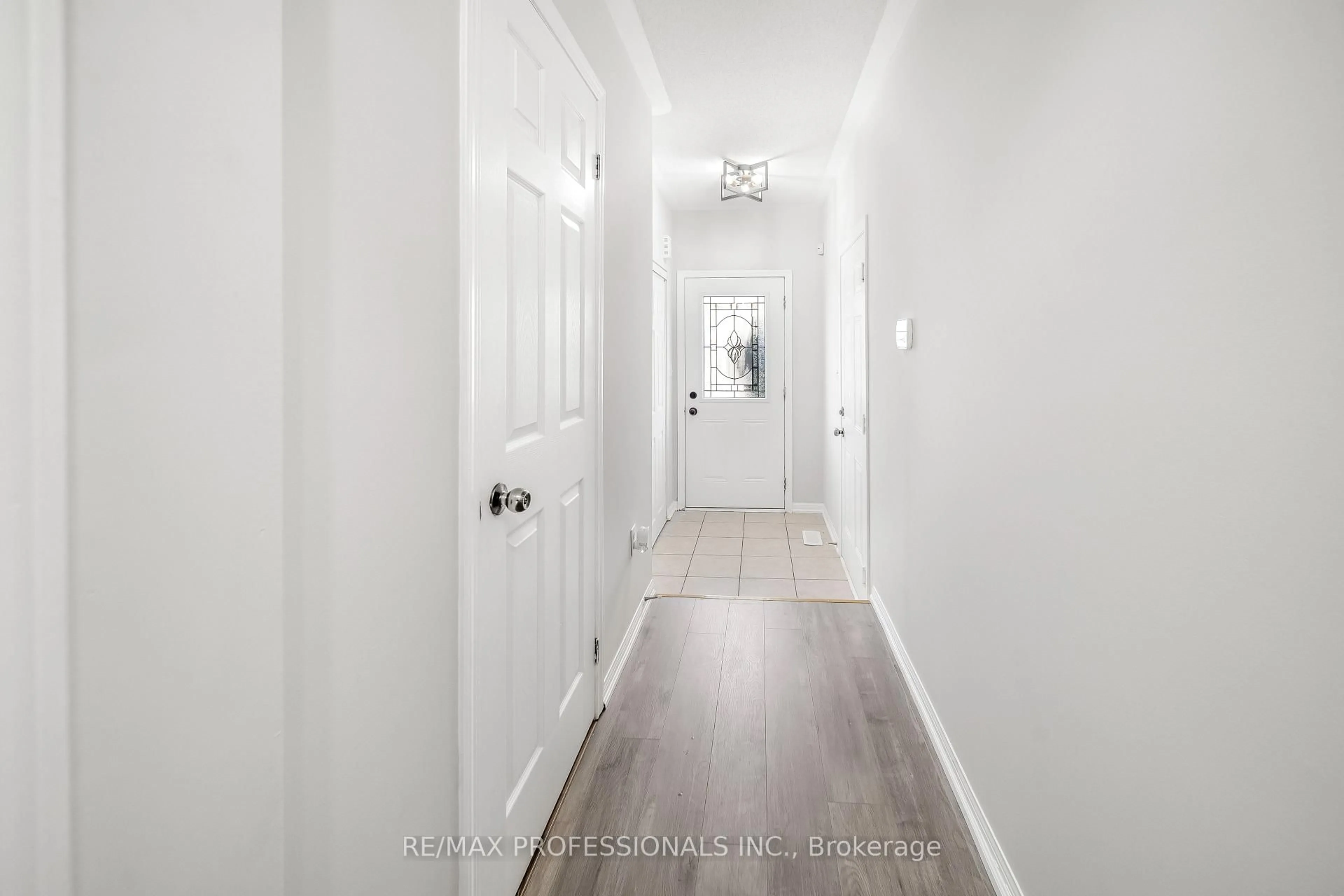 Indoor entryway for 71 Connell Lane, Clarington Ontario L1C 0L1