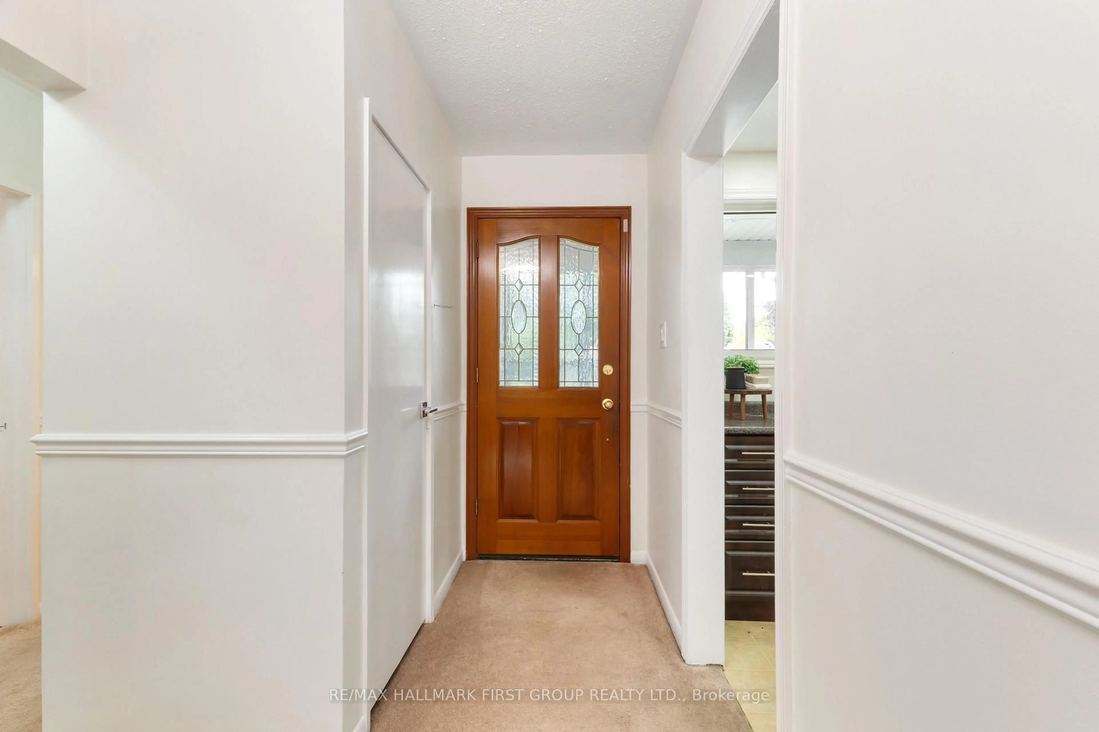 Indoor entryway for 945 Donovan Cres, Whitby Ontario L1N 3G4