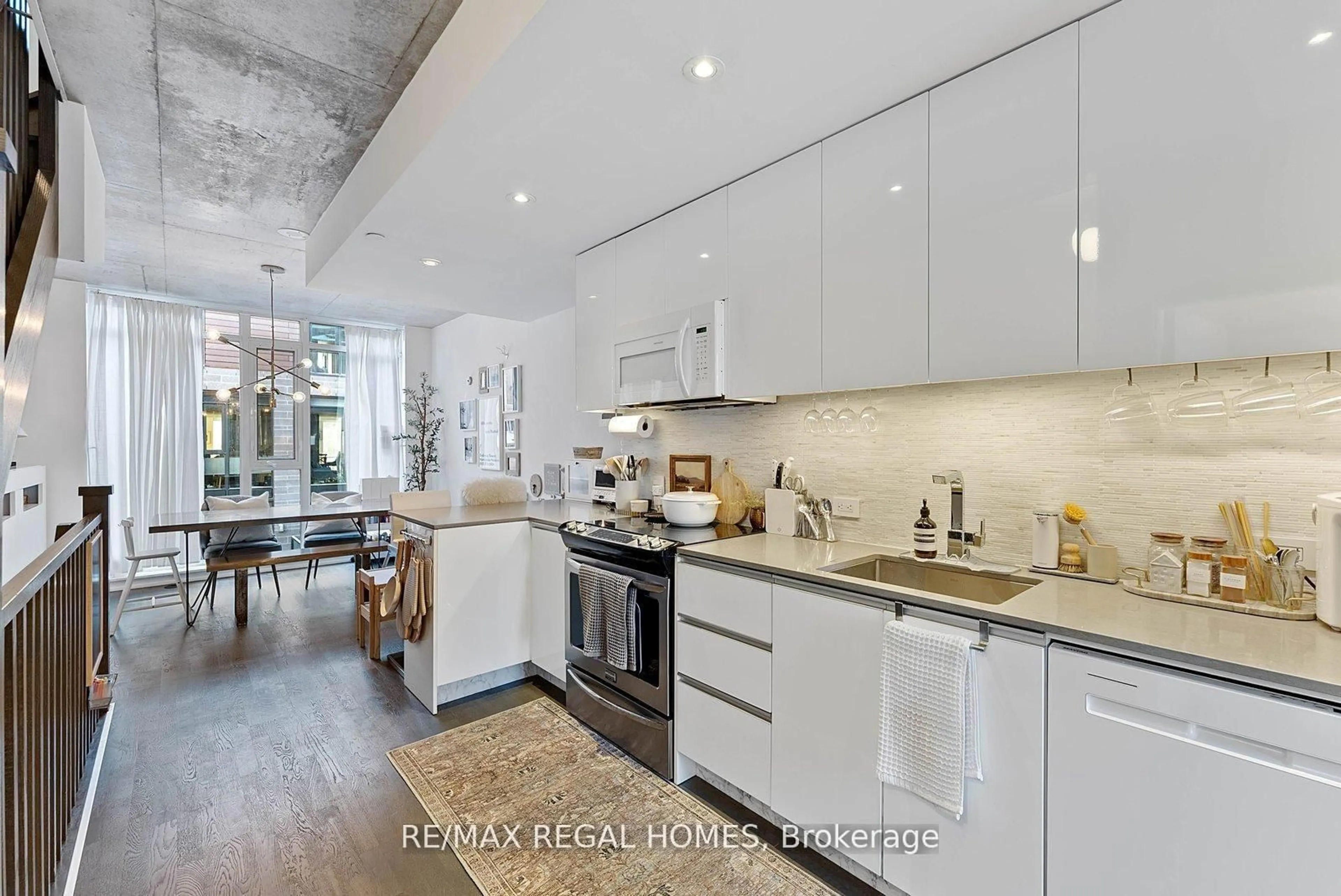 Open concept kitchen, unknown for 1238 Dundas St #TH110, Toronto Ontario M4M 0C6
