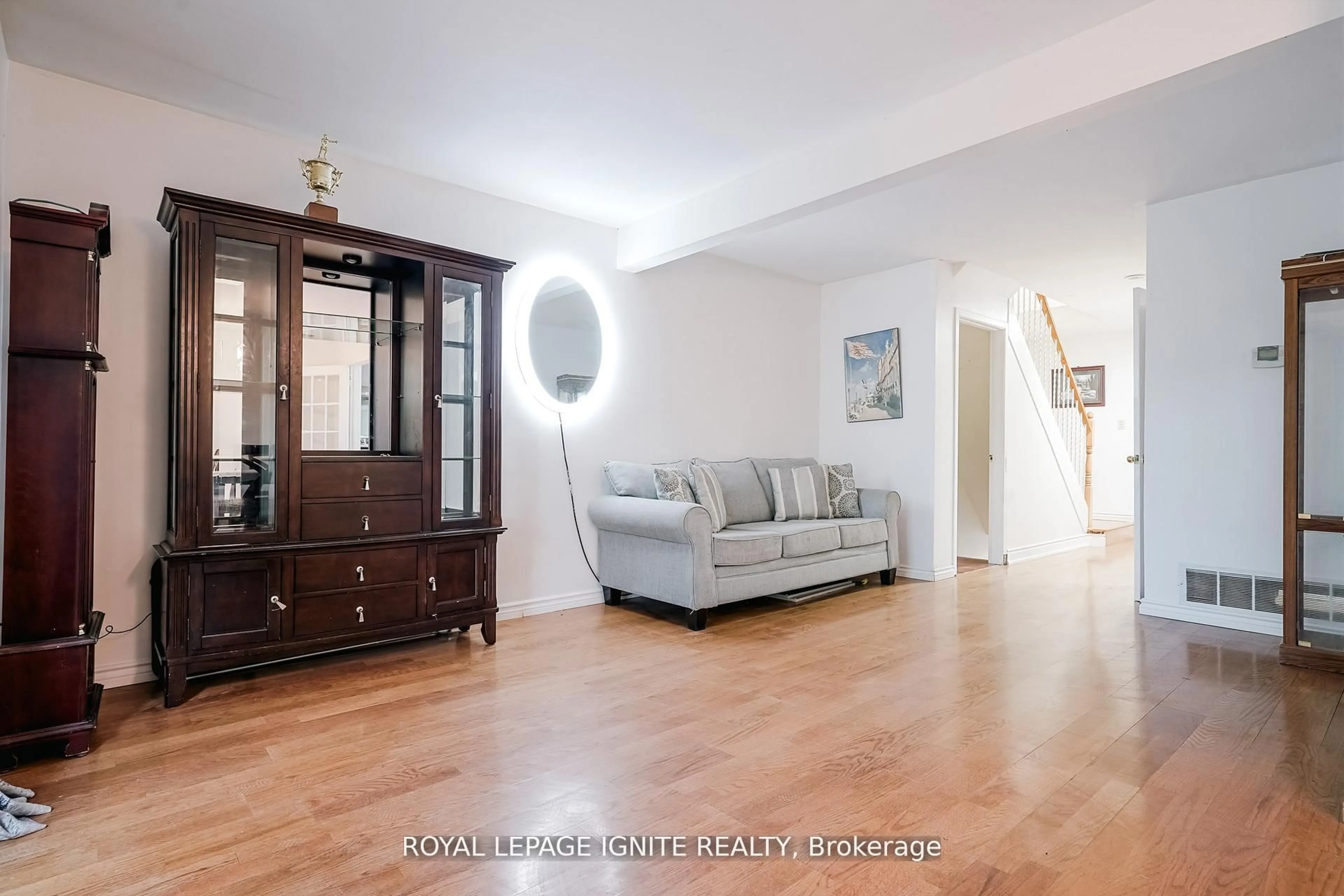 Living room with furniture, wood/laminate floor for 122 Valdor Dr, Toronto Ontario M1V 1R5