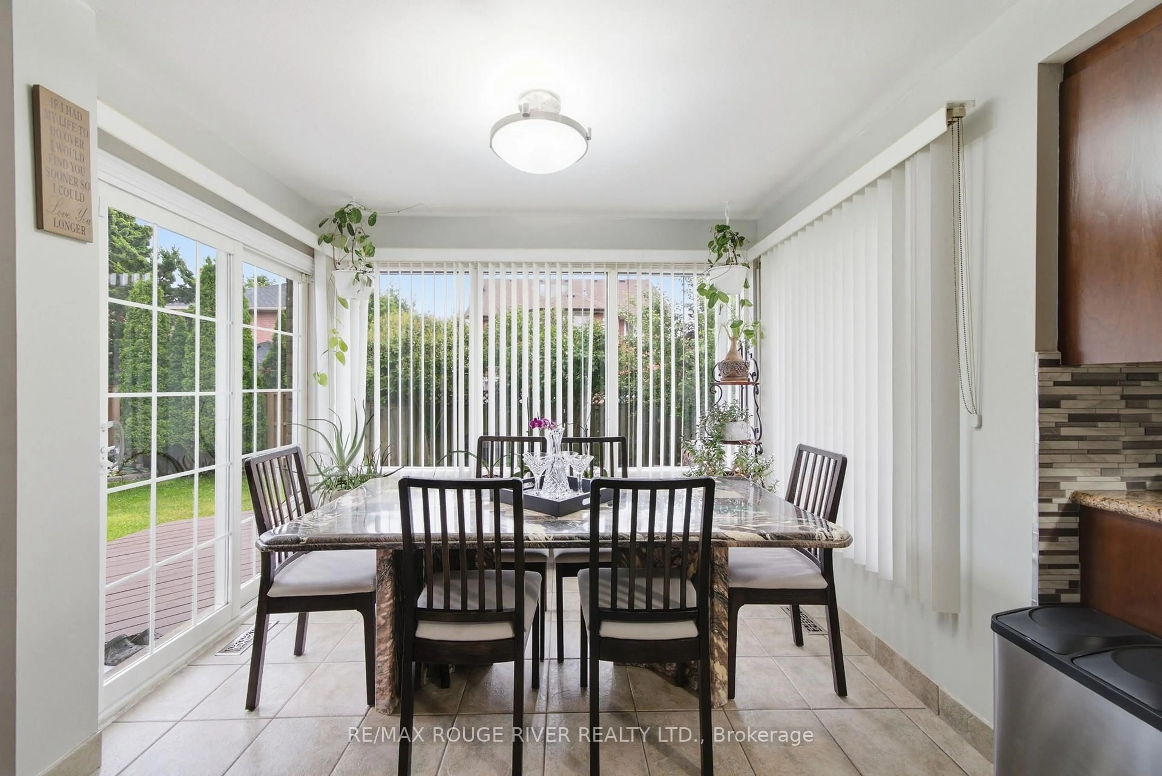 Dining room, ceramic/tile floor for 561 Cattail Crt, Pickering Ontario L1V 6A2