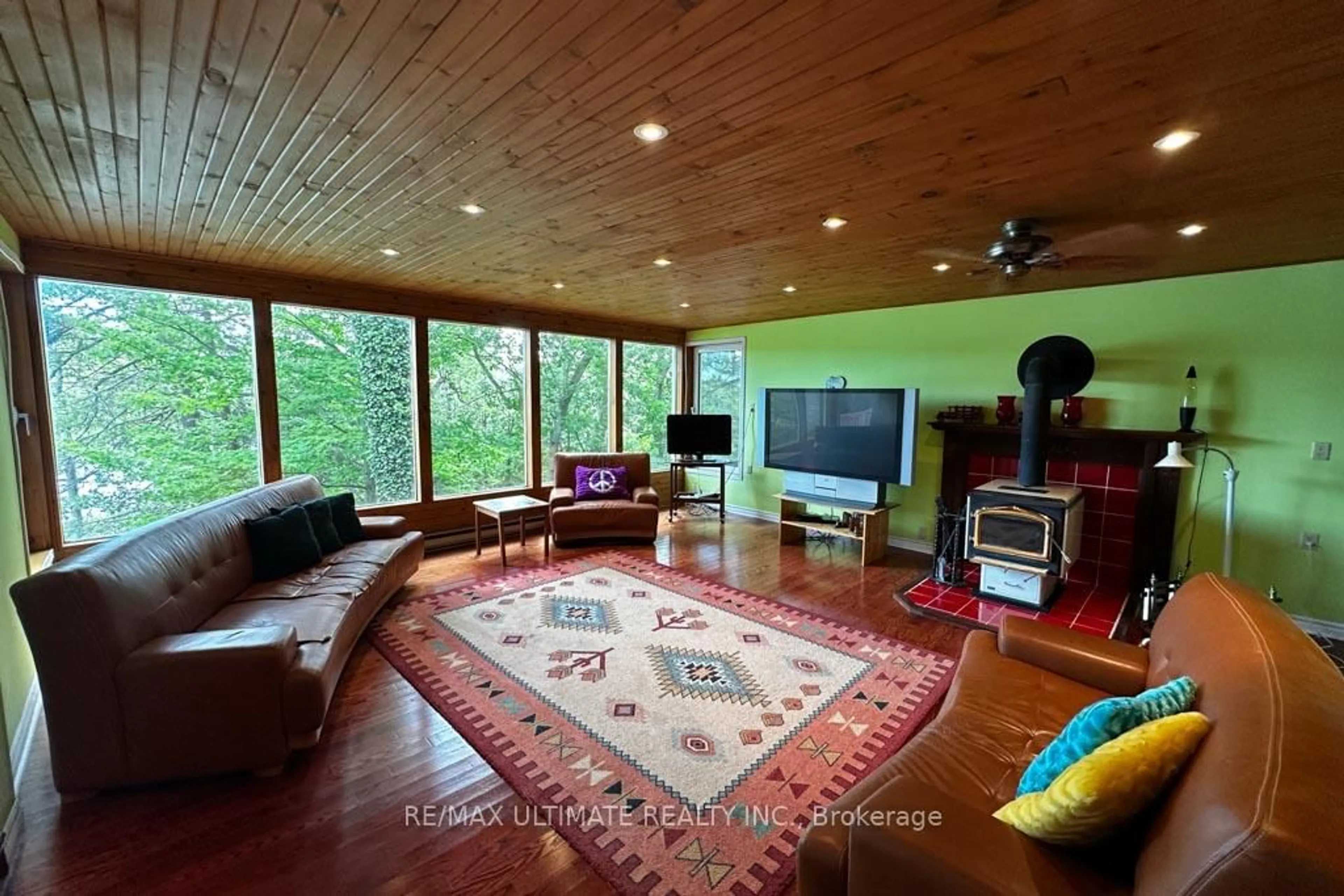 Living room with furniture, unknown for 44 Chalk Lake Rd, Scugog Ontario N4L 1W5