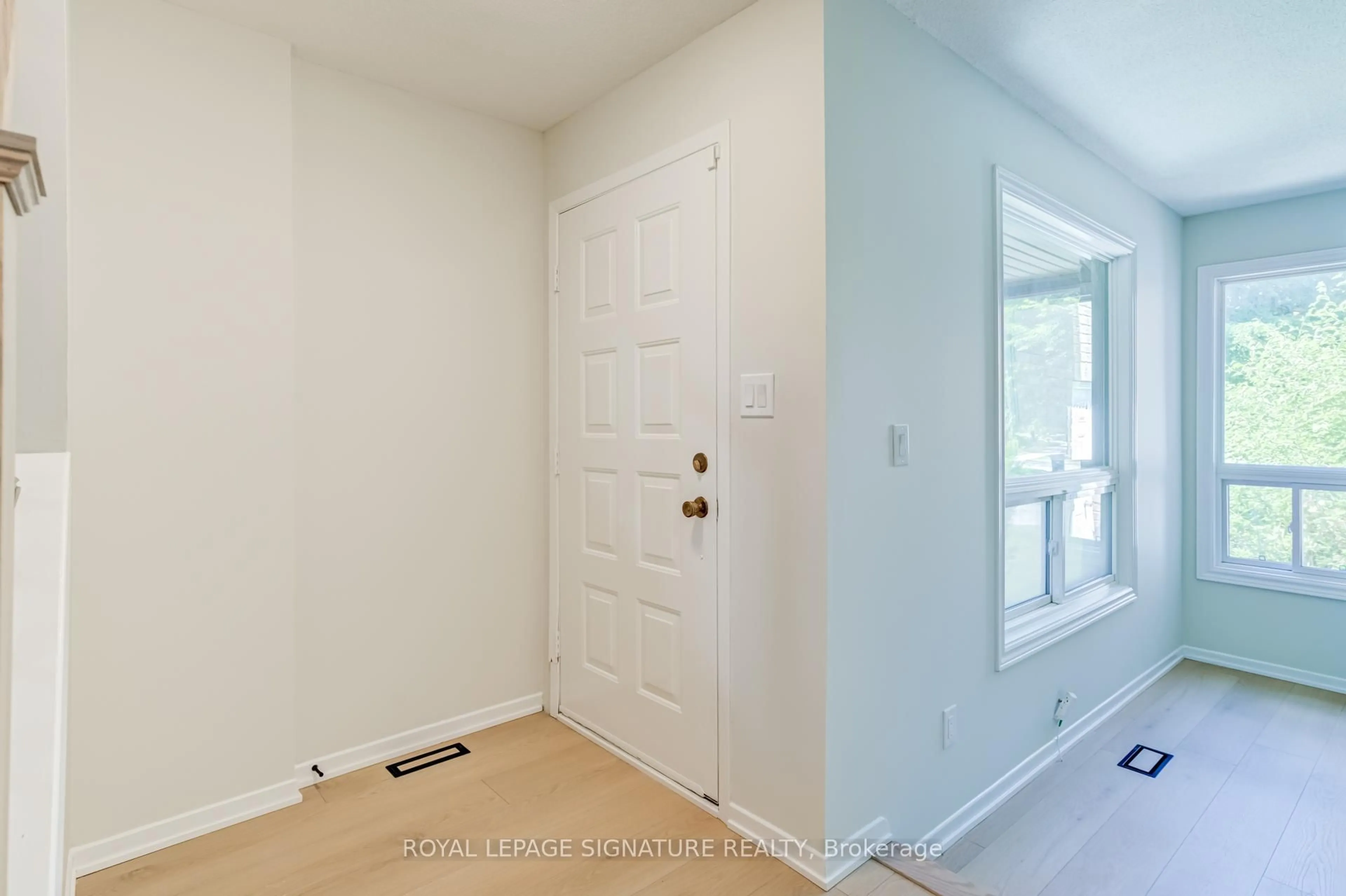 Indoor entryway for 86 James Park Sq, Toronto Ontario M1V 2E6