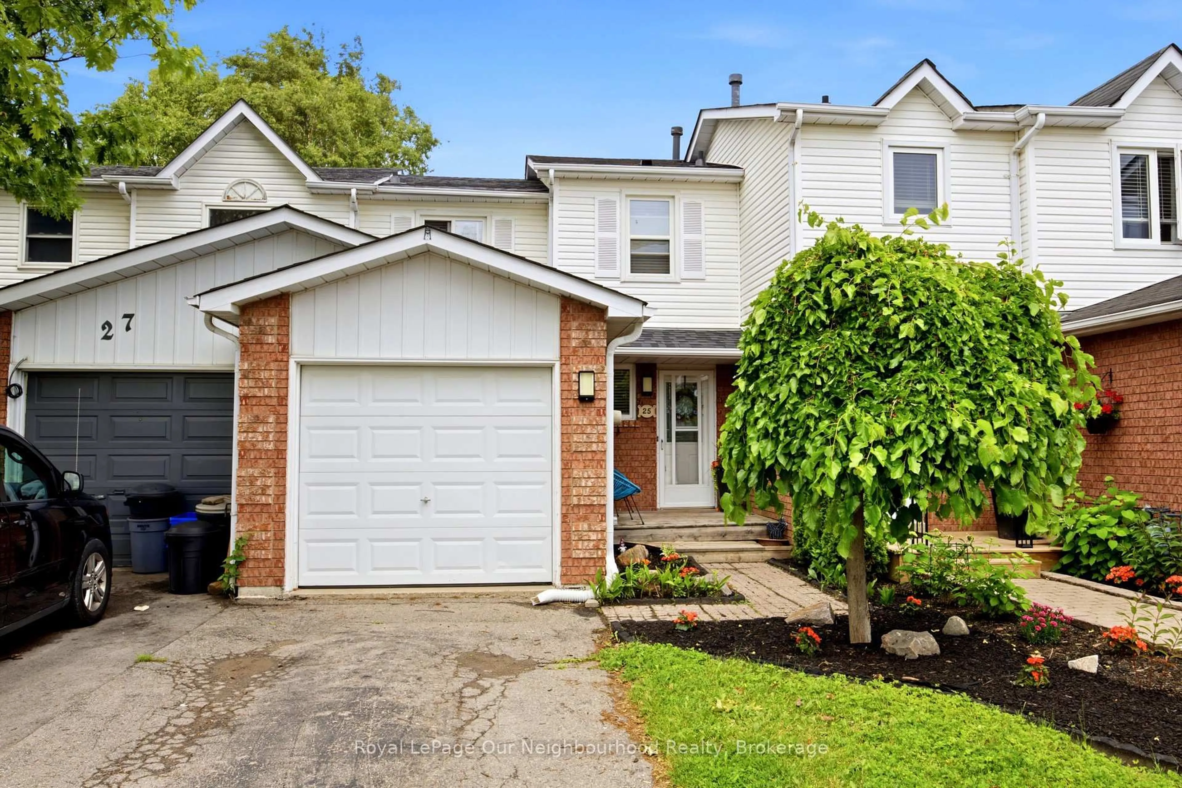 Home with brick exterior material, street for 25 Hanning Crt, Clarington Ontario L1C 4R3