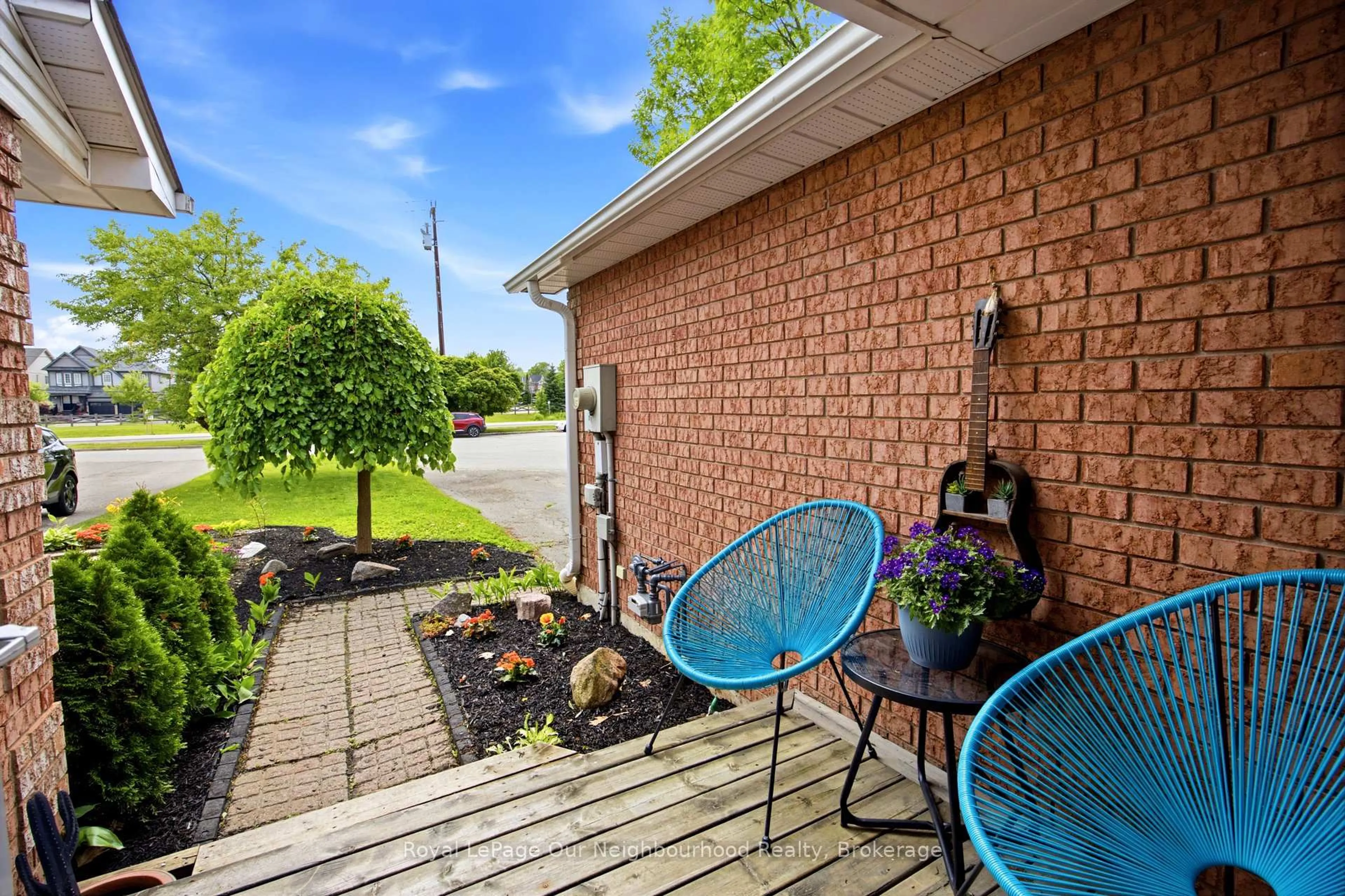 Patio, unknown for 25 Hanning Crt, Clarington Ontario L1C 4R3