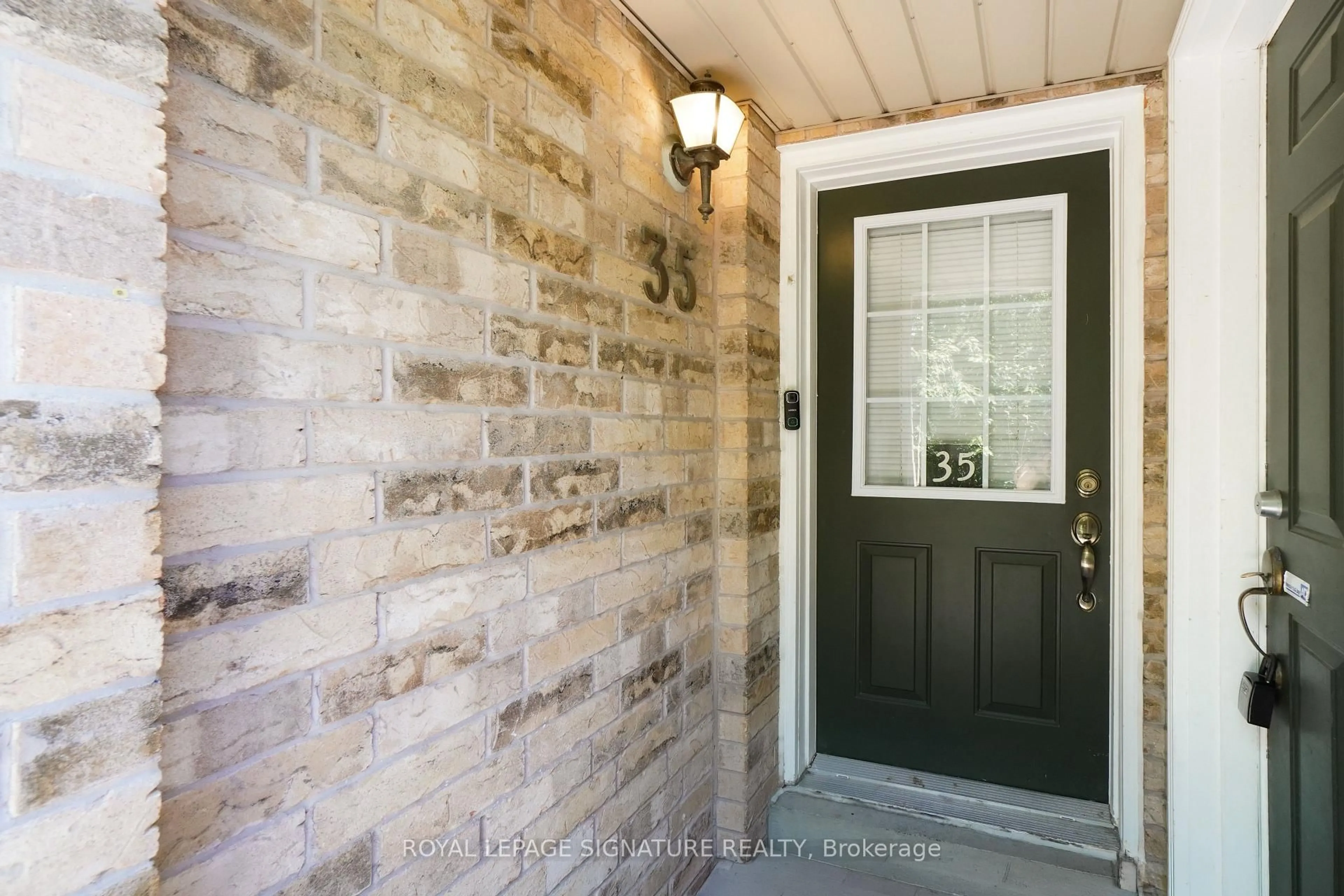 Indoor entryway for 200 McLevin Ave #35, Toronto Ontario M1B 6A2