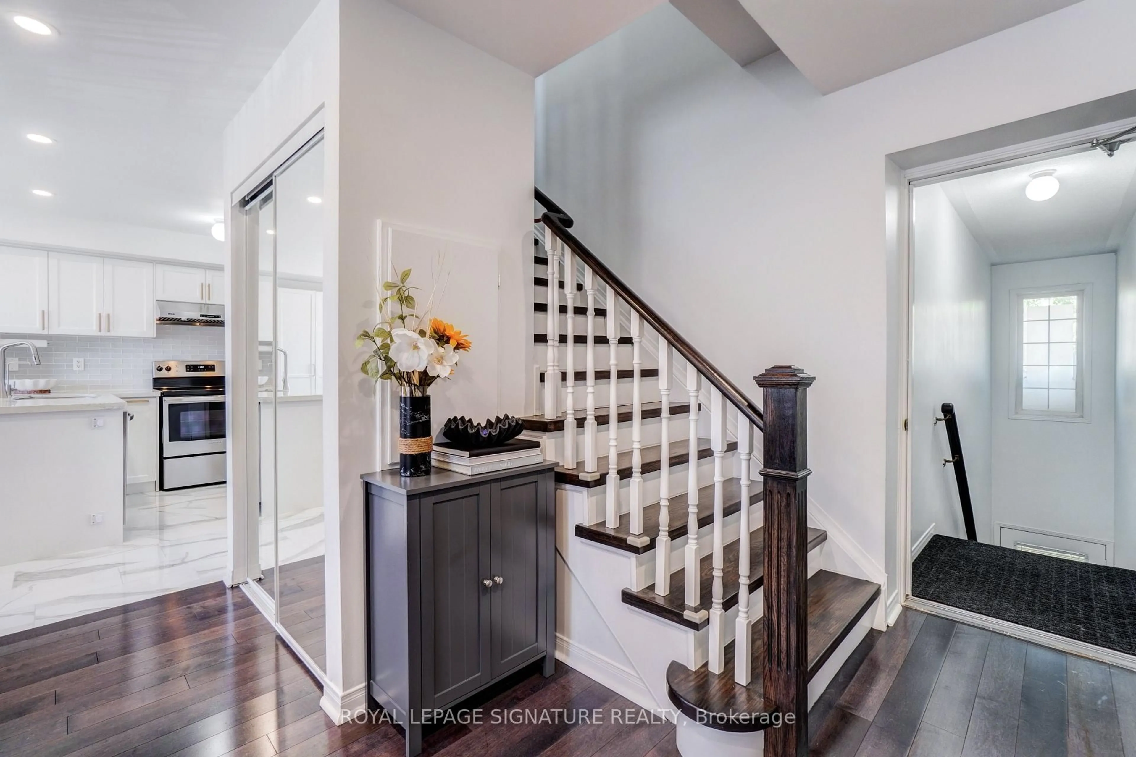 Indoor entryway for 200 McLevin Ave #35, Toronto Ontario M1B 6A2