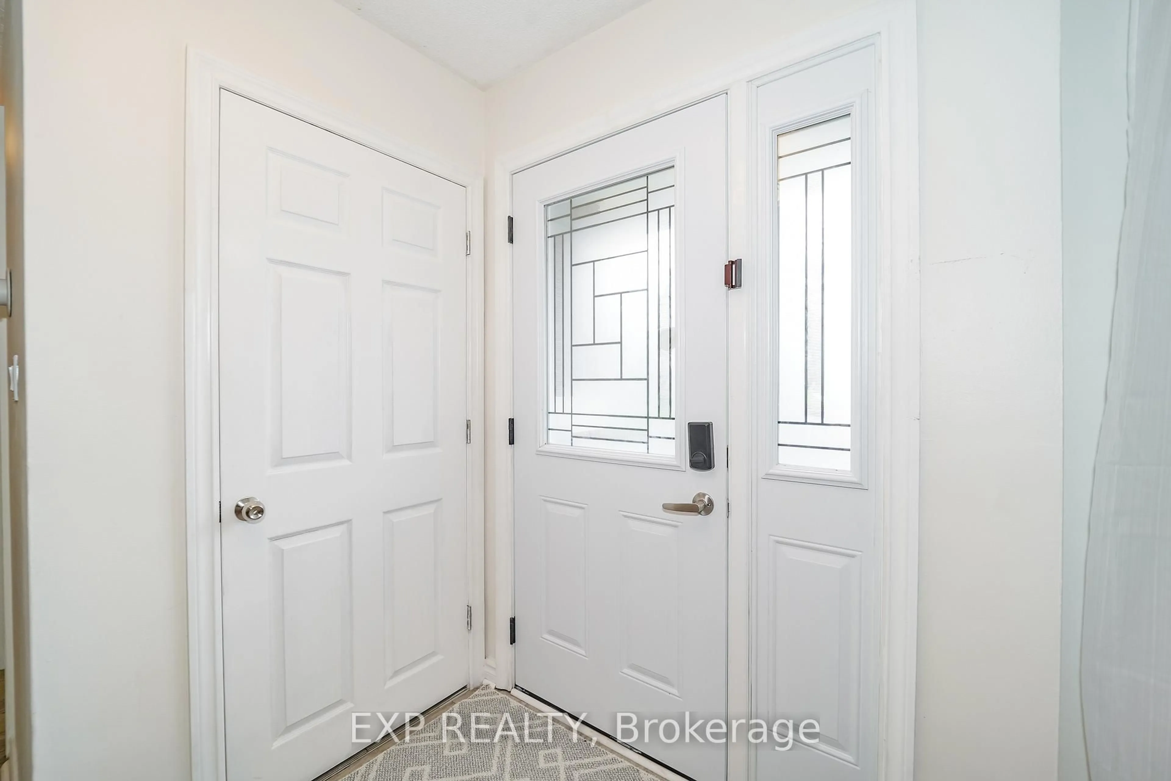 Indoor entryway for 246 Mary St, Oshawa Ontario L1G 5C4