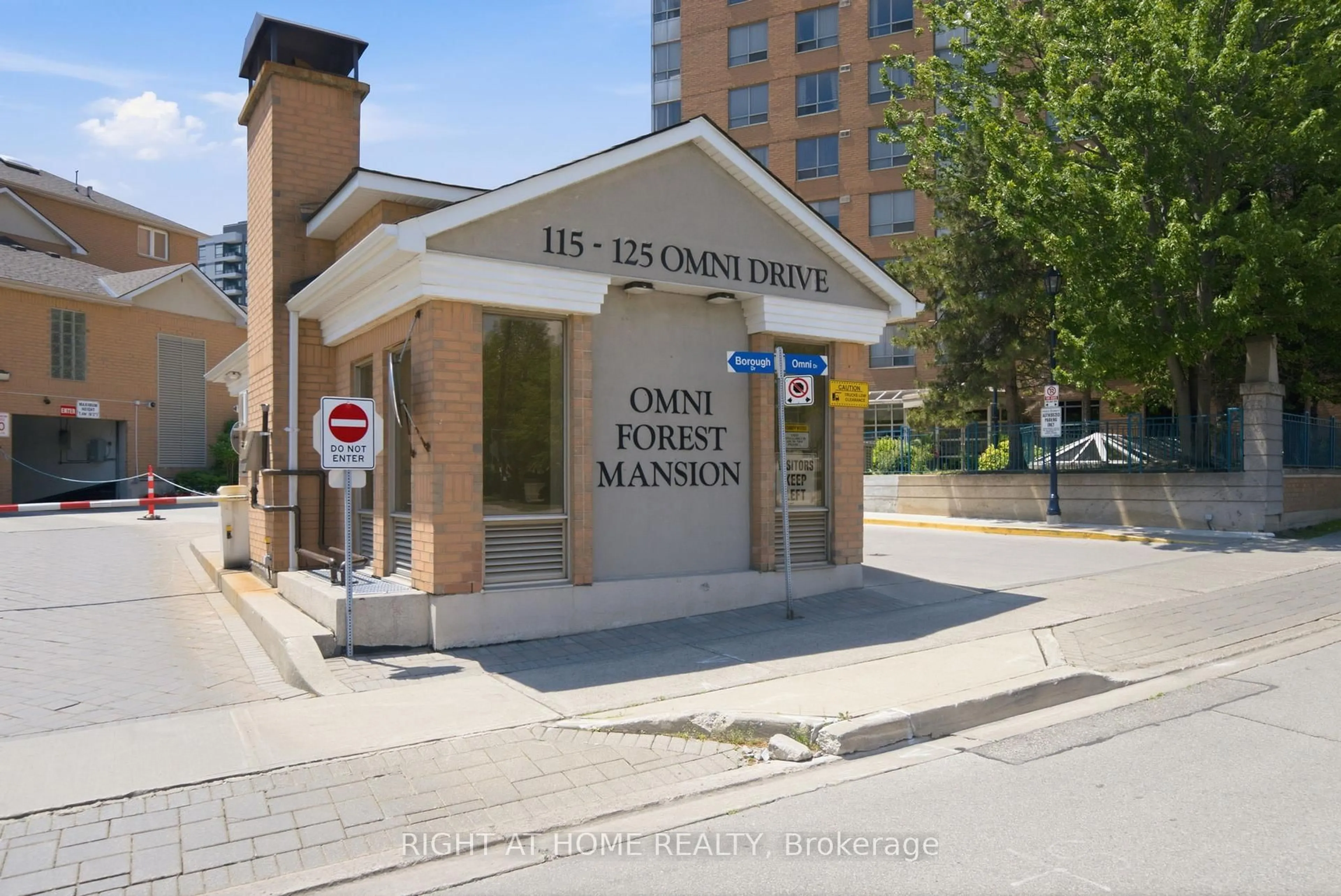 Indoor foyer for 117 Omni Dr #25, Toronto Ontario M1P 5A5