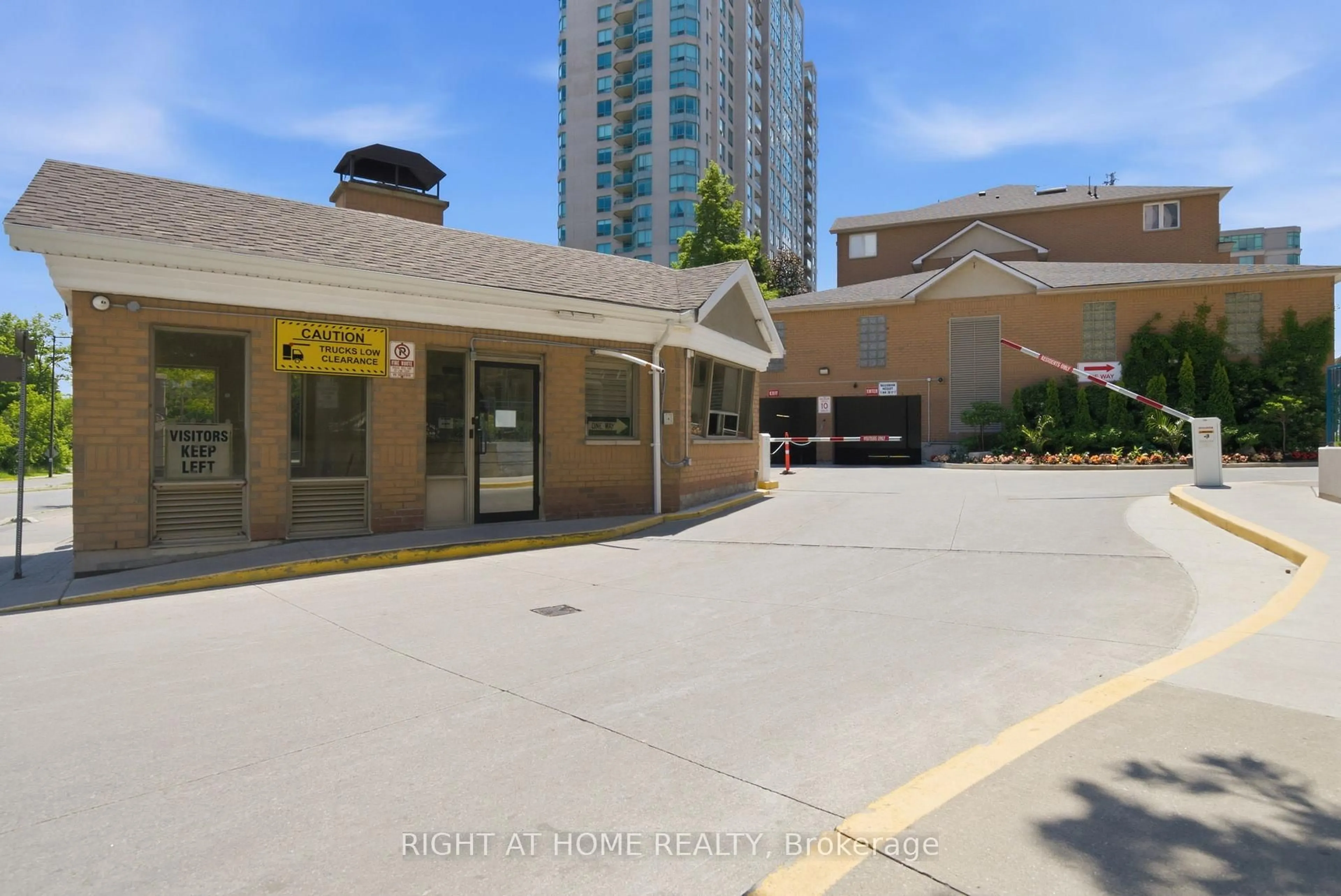 Unknown for 117 Omni Dr #25, Toronto Ontario M1P 5A5