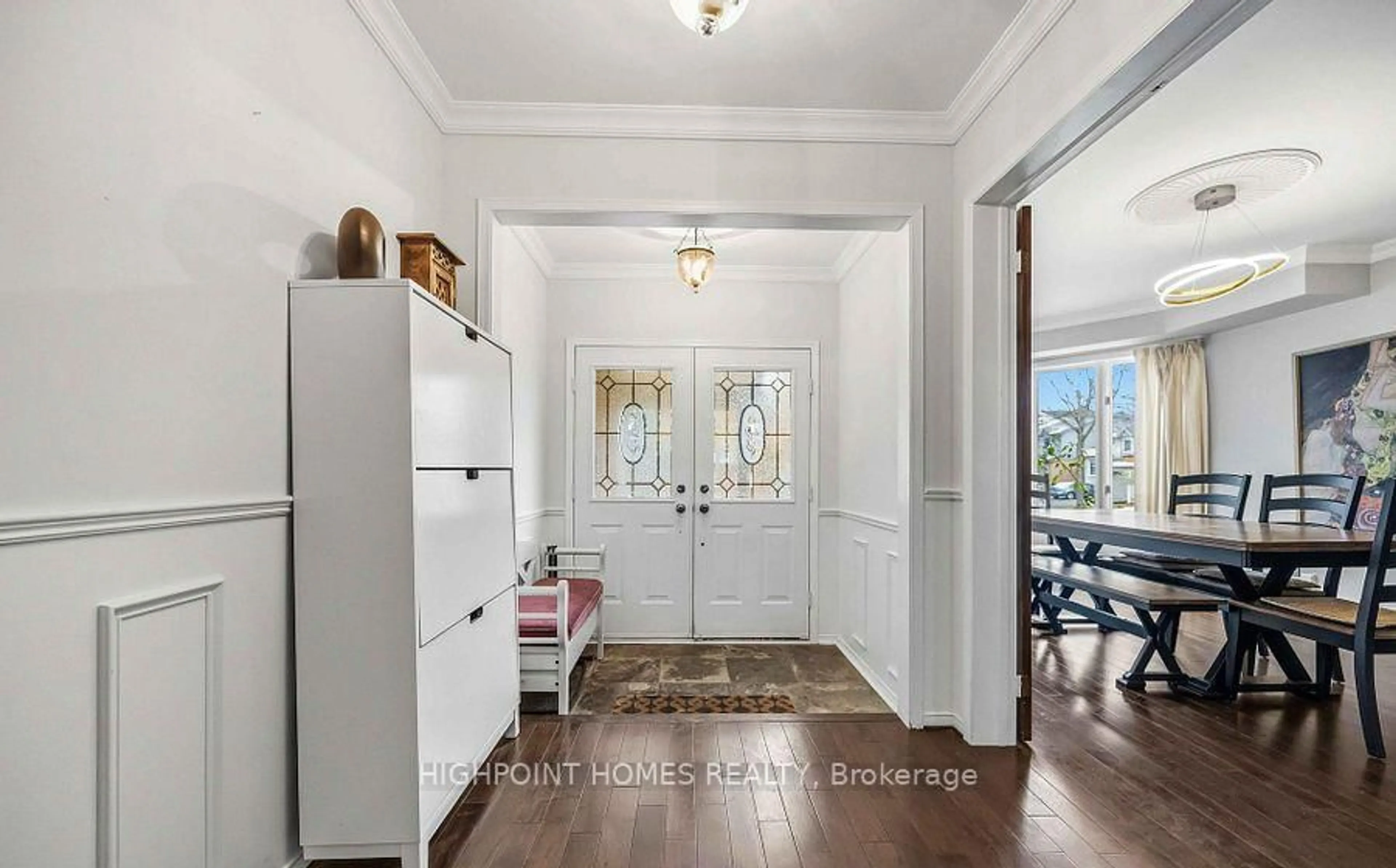 Indoor entryway for 903 Alanbury Cres, Pickering Ontario L1X 2S3