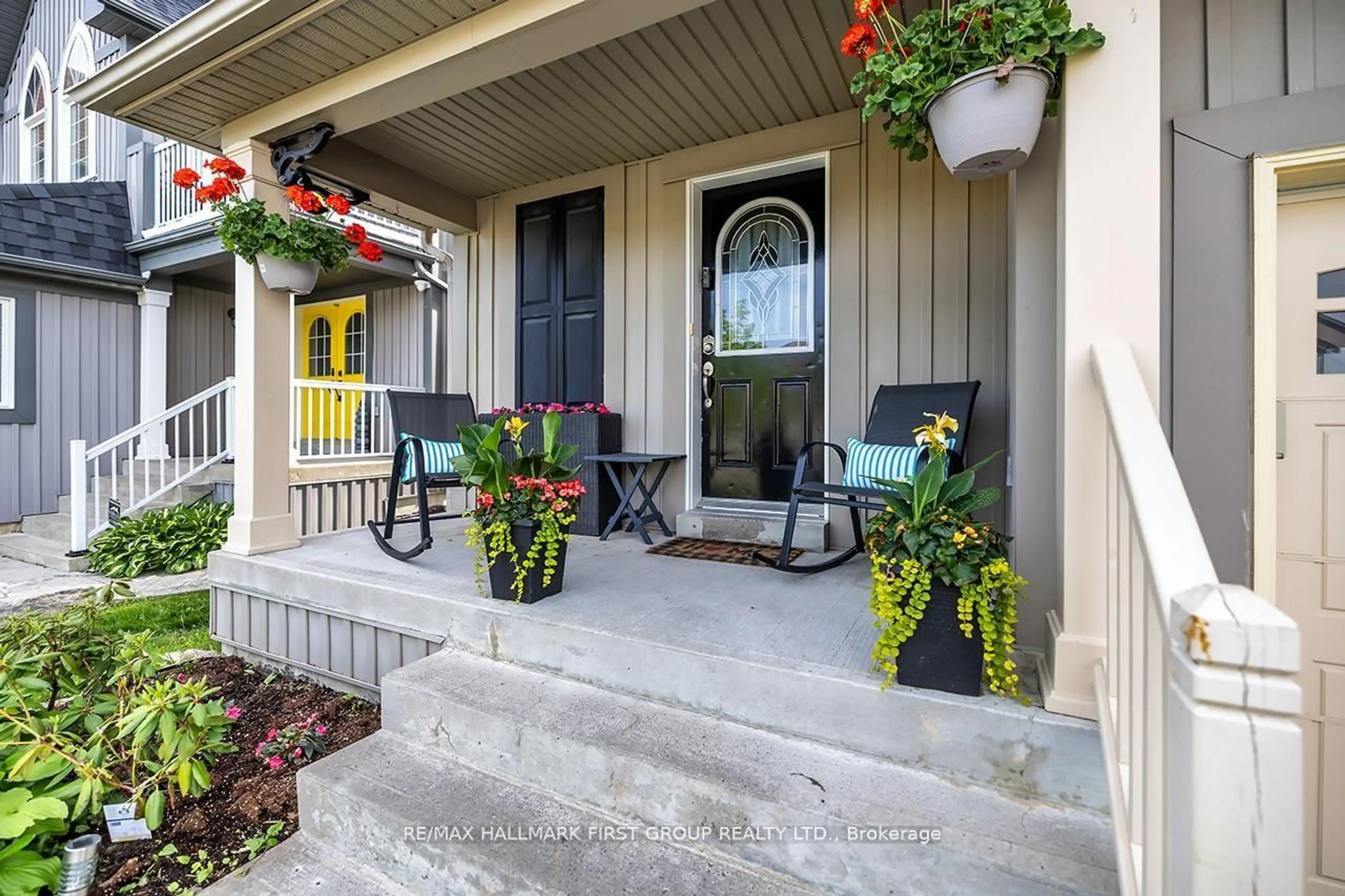 Indoor entryway for 38 Allworth Cres, Clarington Ontario L1C 0B3