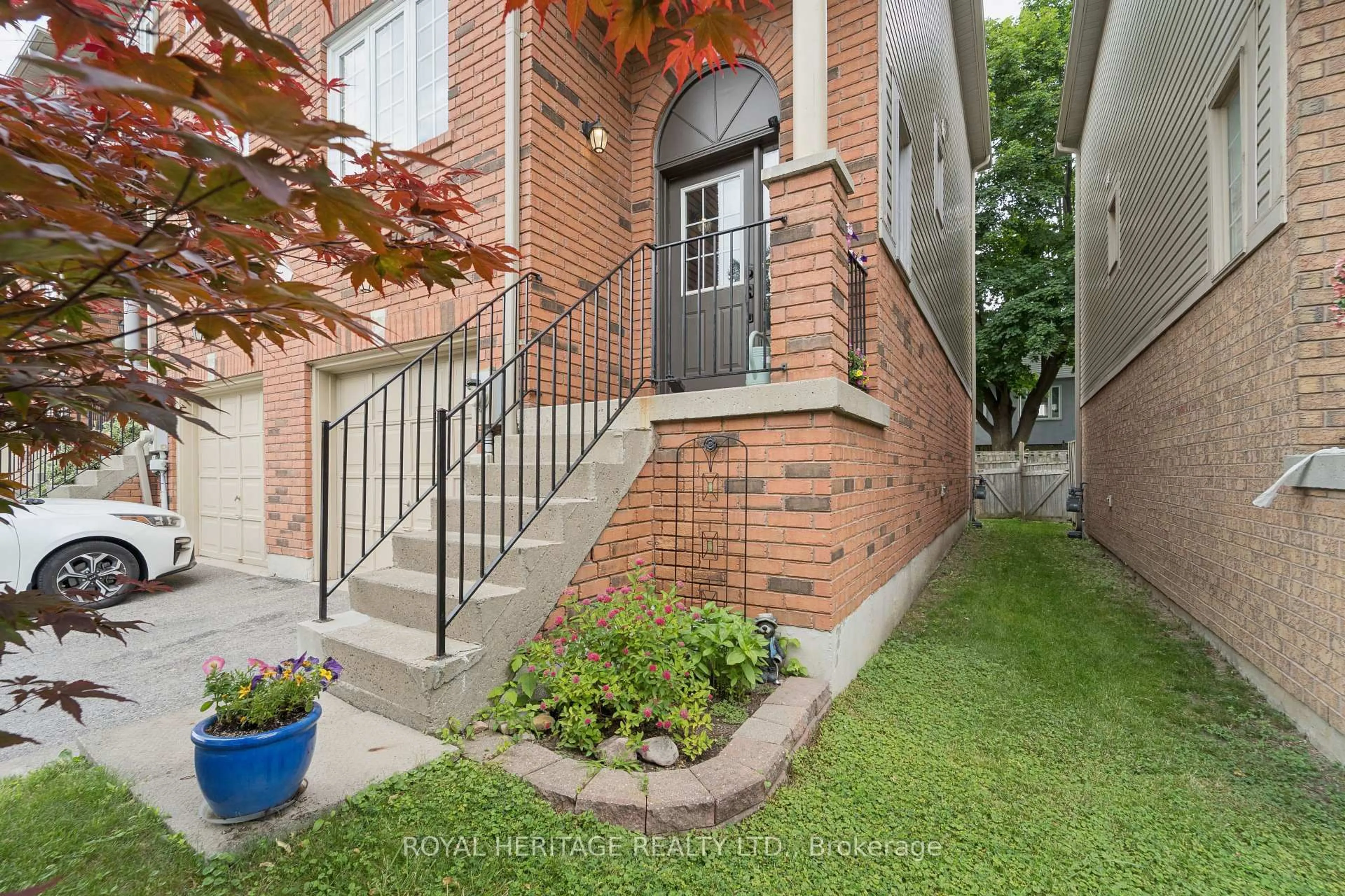 Home with brick exterior material, street for 35 Aspen Park Way #14, Whitby Ontario L1N 9M6