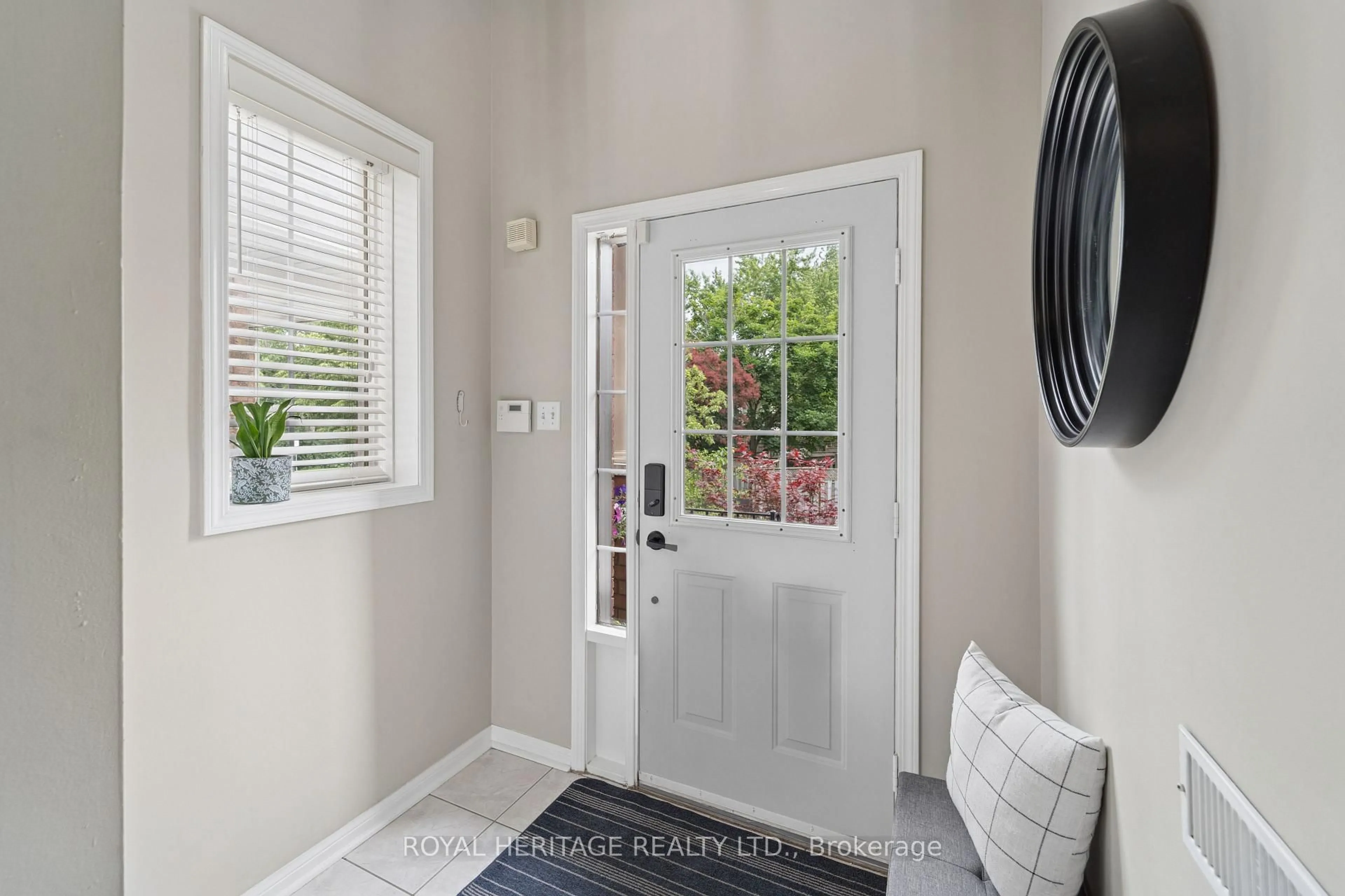 Indoor entryway for 35 Aspen Park Way #14, Whitby Ontario L1N 9M6