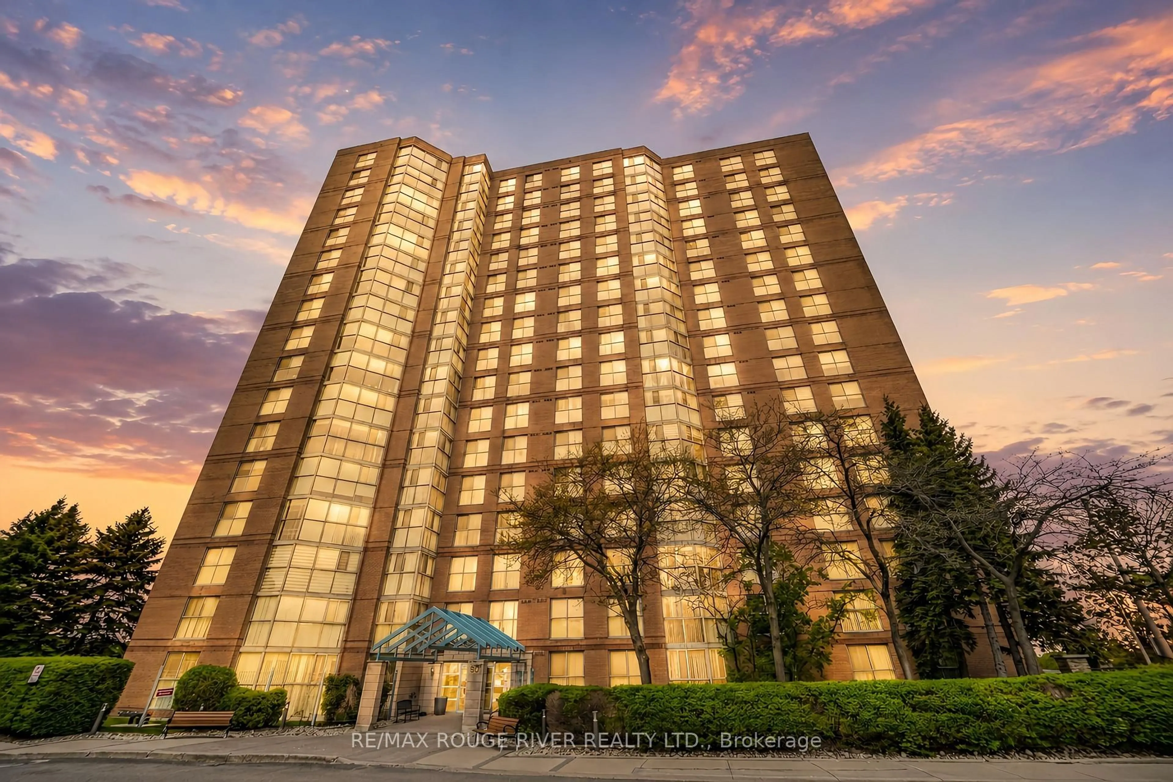 Indoor foyer for 90 Dale Ave #1706, Toronto Ontario M1J 3N4