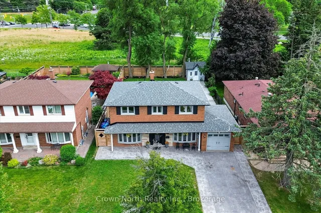 63 Portico Dr, Toronto 3