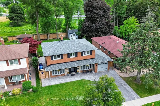 63 Portico Dr, Toronto 5
