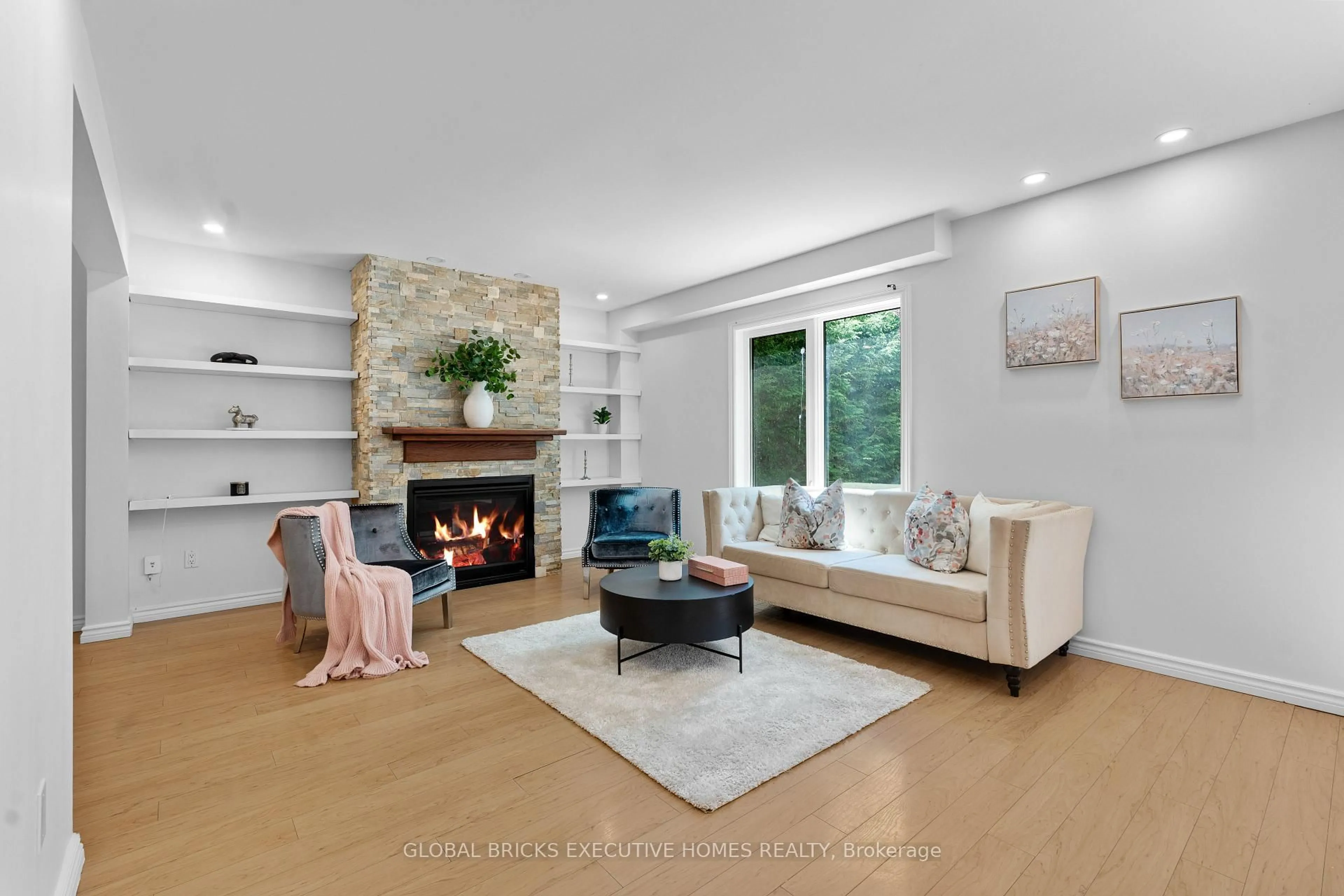 Living room with furniture, unknown for 125 Andrew St, Clarington Ontario L1B 1J5
