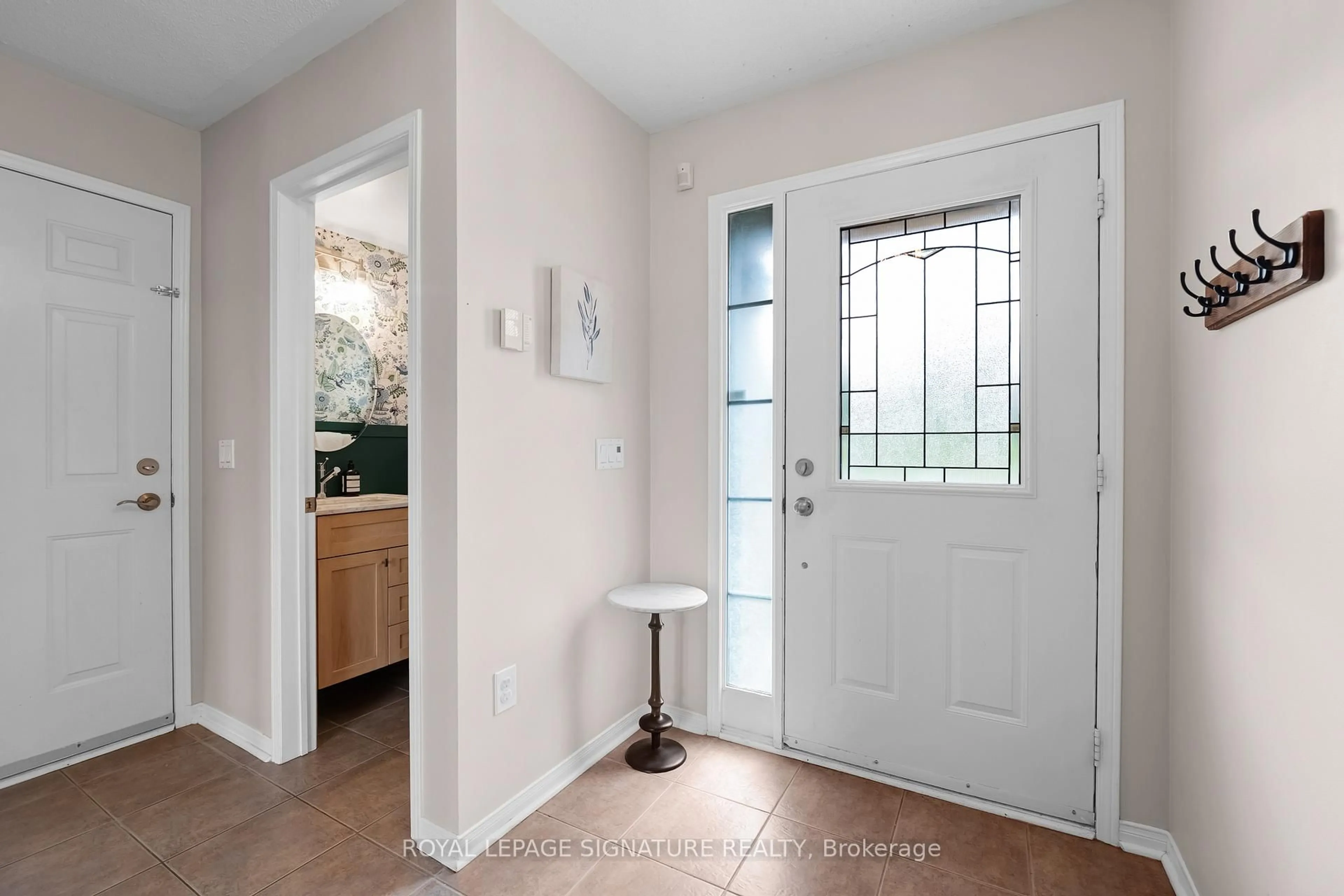 Indoor entryway for 102 Bridgend St, Toronto Ontario M1C 5G5