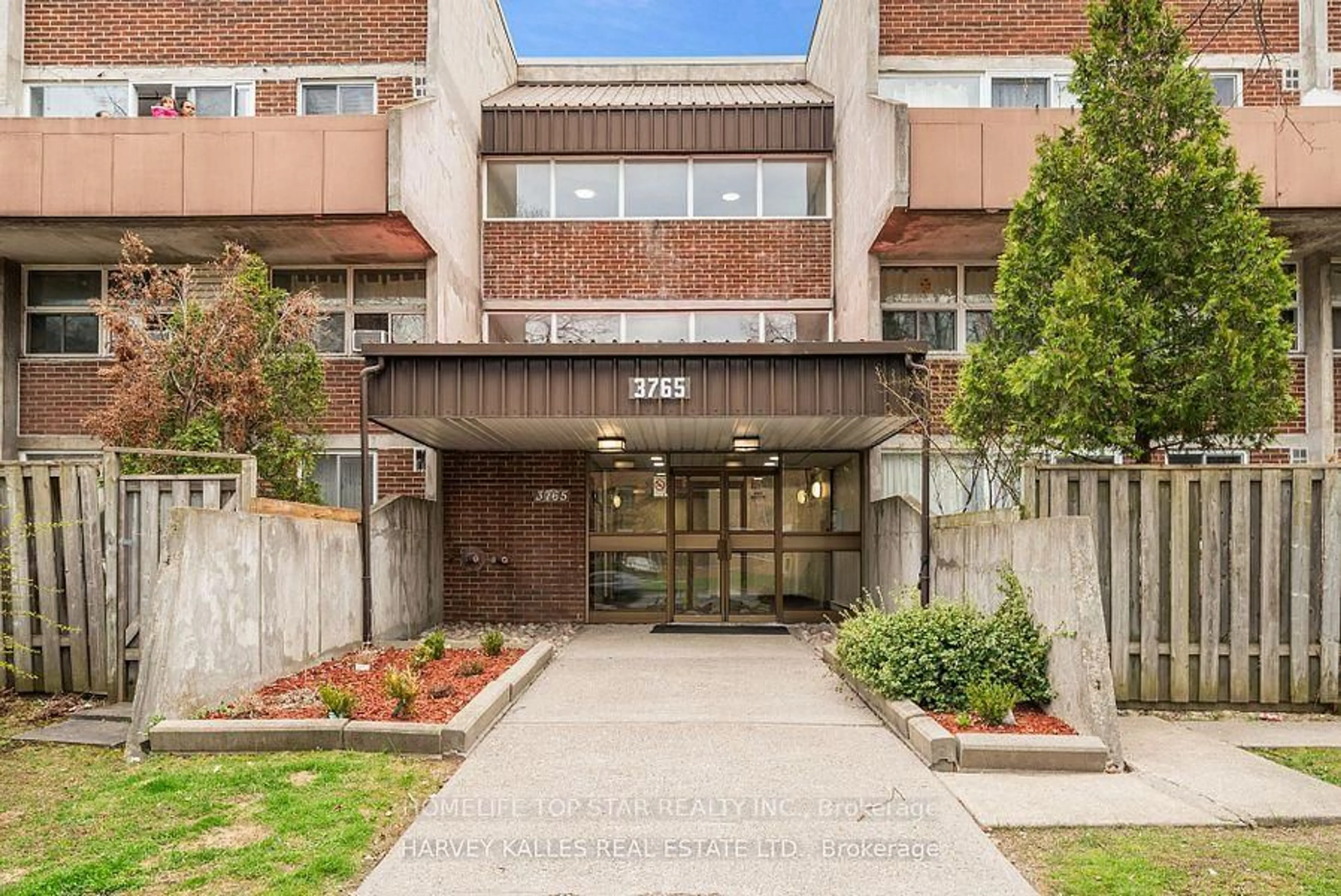 Indoor foyer for 3765 Sheppard Ave #204, Toronto Ontario M1T 3R7