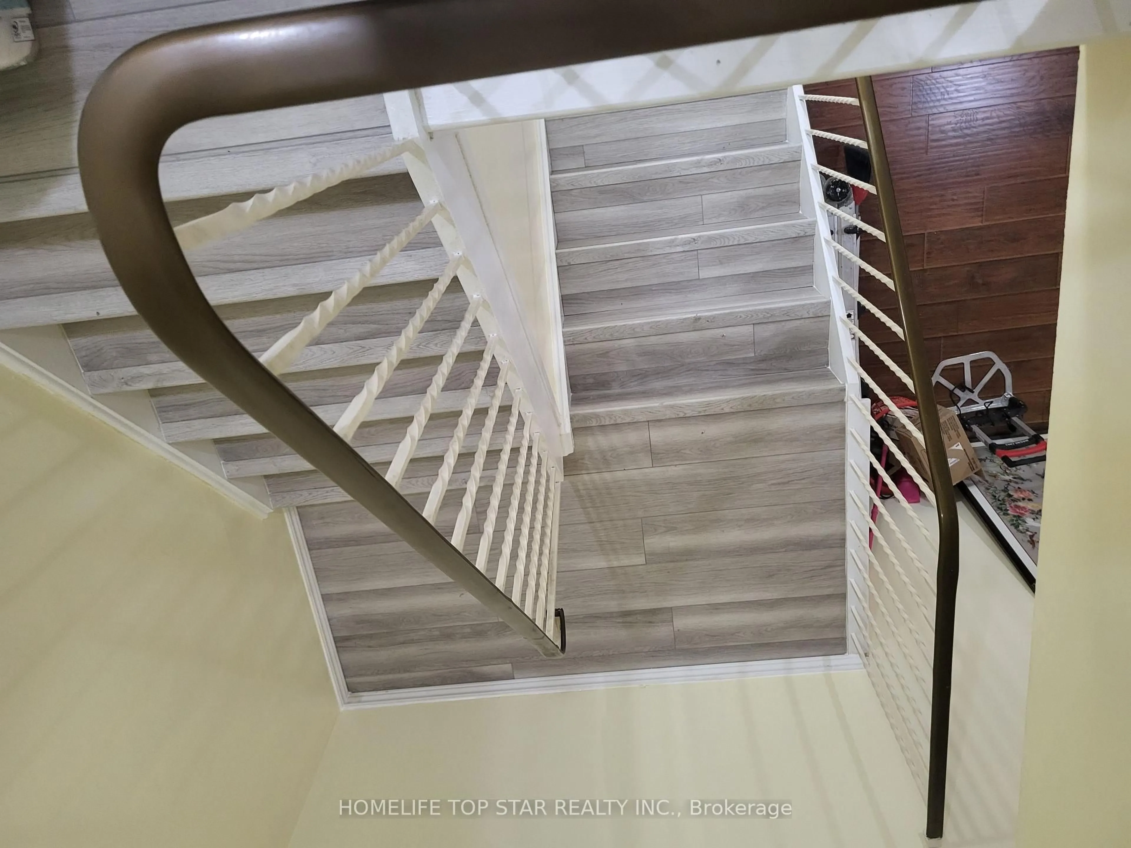 Stairs for 3765 Sheppard Ave #204, Toronto Ontario M1T 3R7