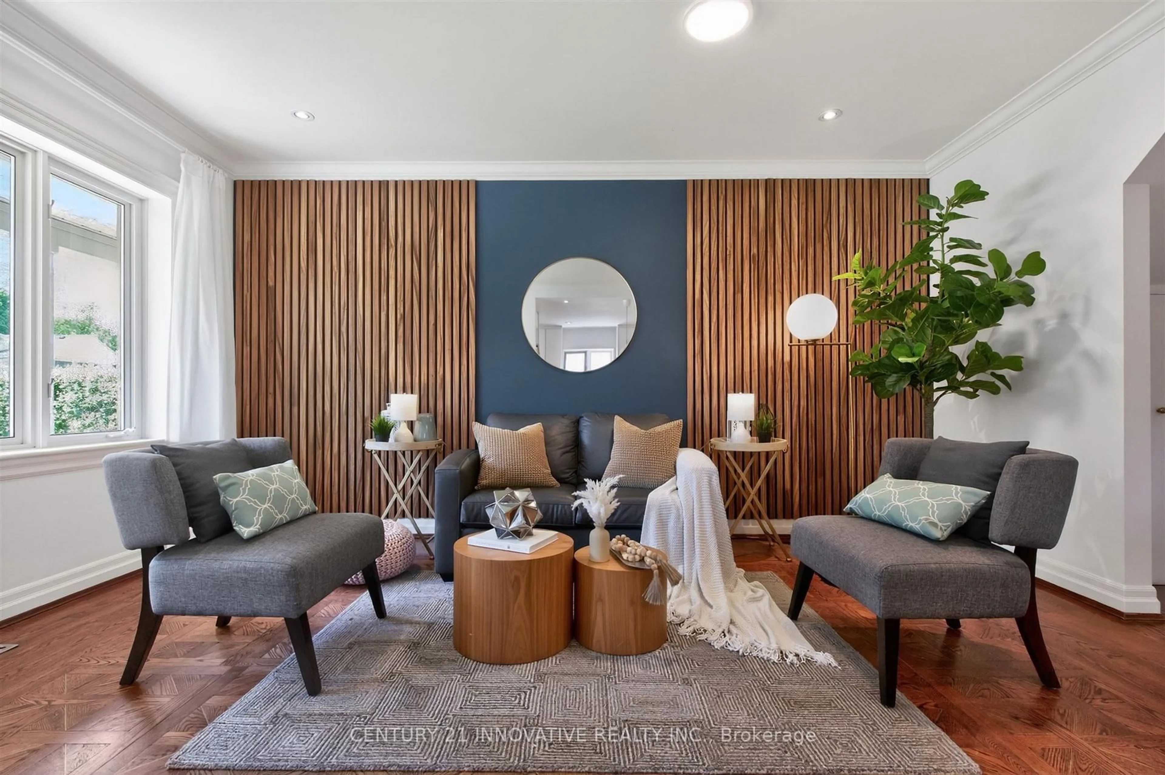 Living room with furniture, wood/laminate floor for 36 Martindale Rd, Toronto Ontario M1M 2B7