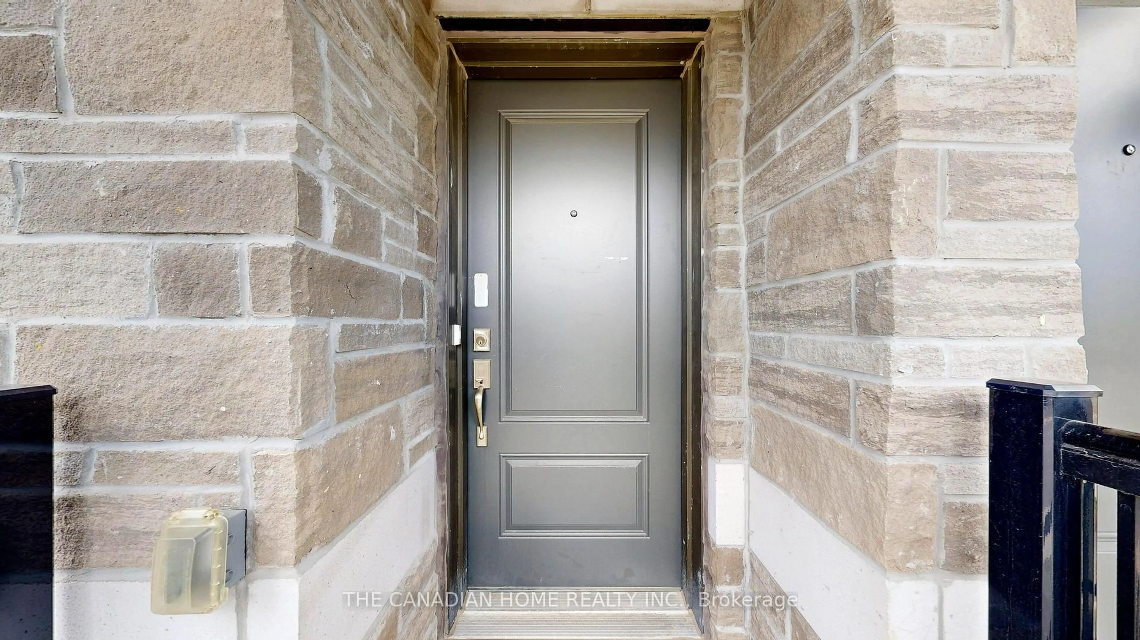 Indoor entryway for 363 OKANAGAN Path, Oshawa Ontario L1H 0B1