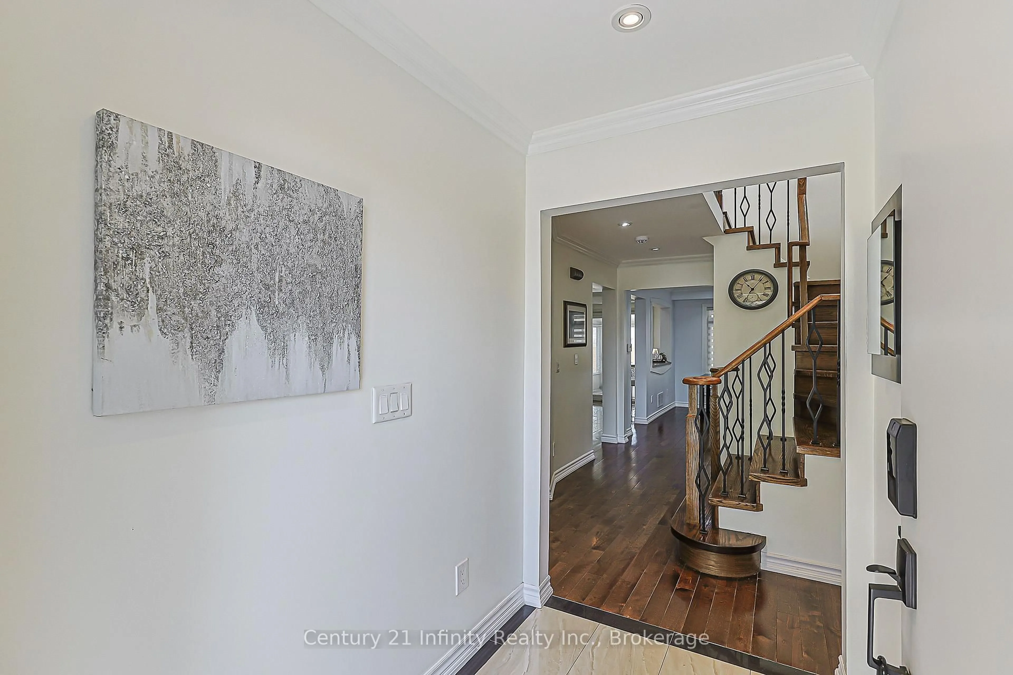 Indoor entryway for 867 Renaissance Dr, Oshawa Ontario L1J 8K6