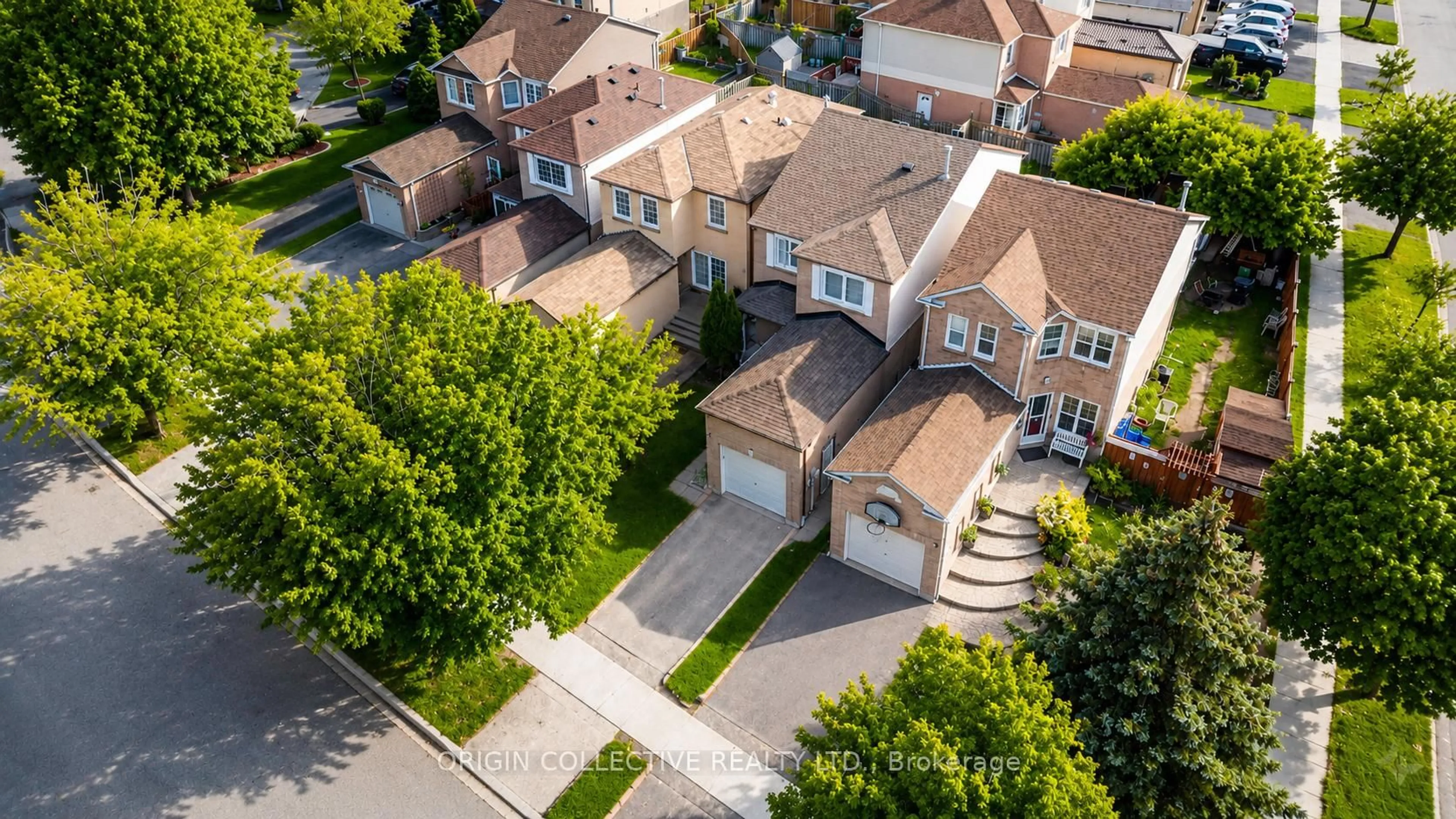 A pic from outside/outdoor area/front of a property/back of a property/a pic from drone, street for 4 Usherwood Crt, Toronto Ontario M1B 3X3
