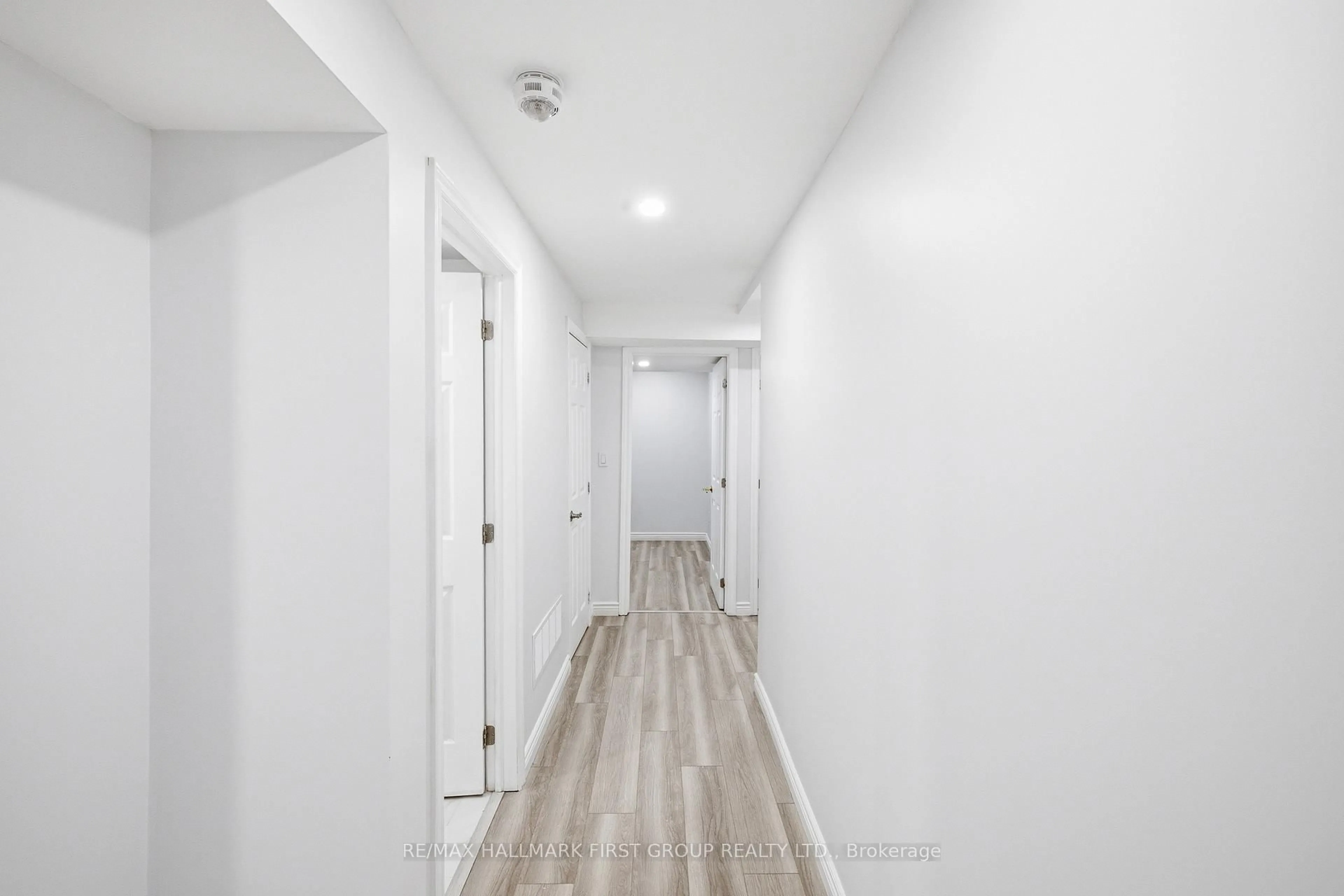trreb/IMG-E13495740_1fc58fe3-24ca-4f86-aa78-b63bc6f795aa-l.jpg