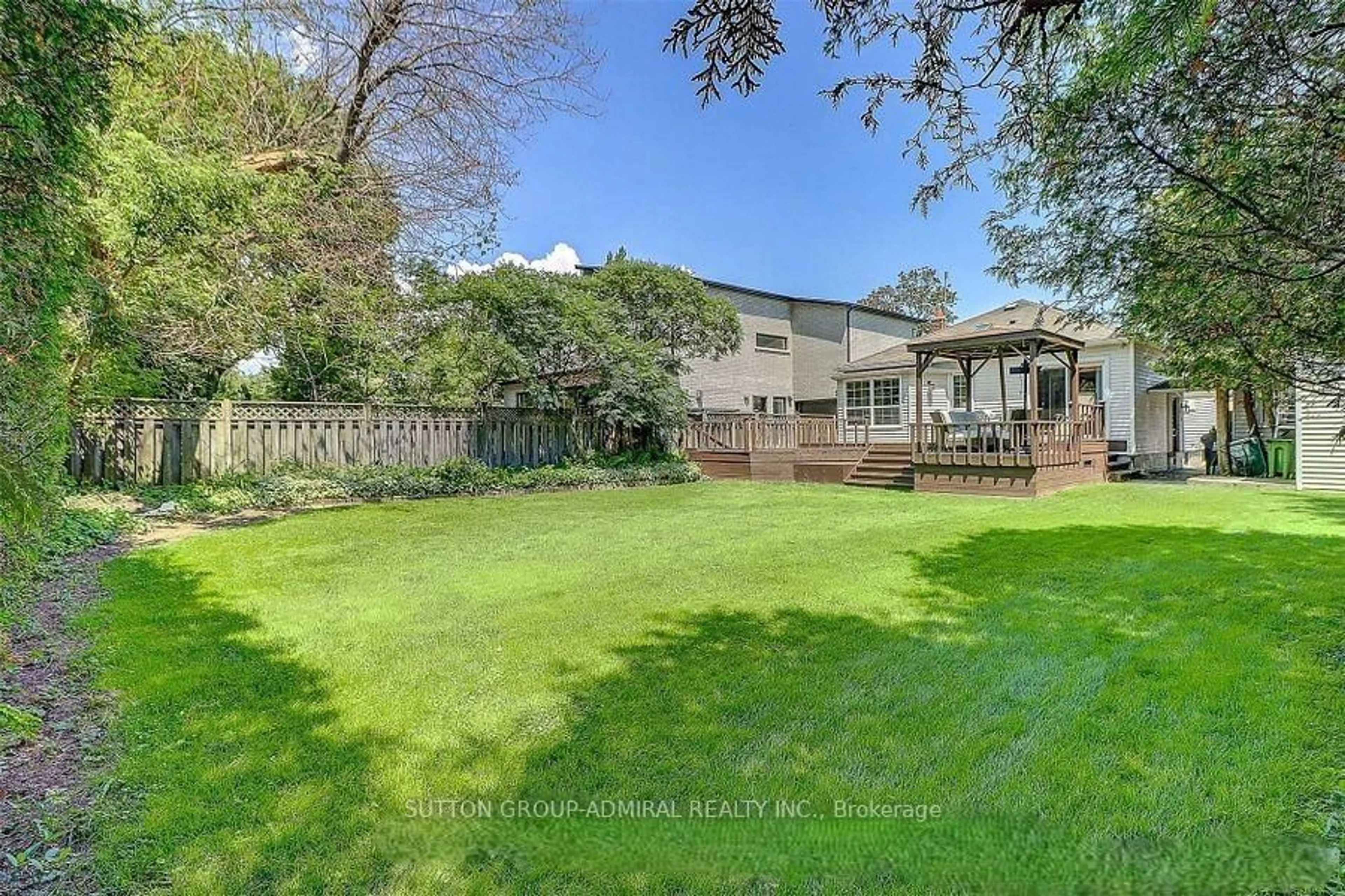 A pic from outside/outdoor area/front of a property/back of a property/a pic from drone, unknown for 38 Fenwood Hts, Toronto Ontario M1M 2V8
