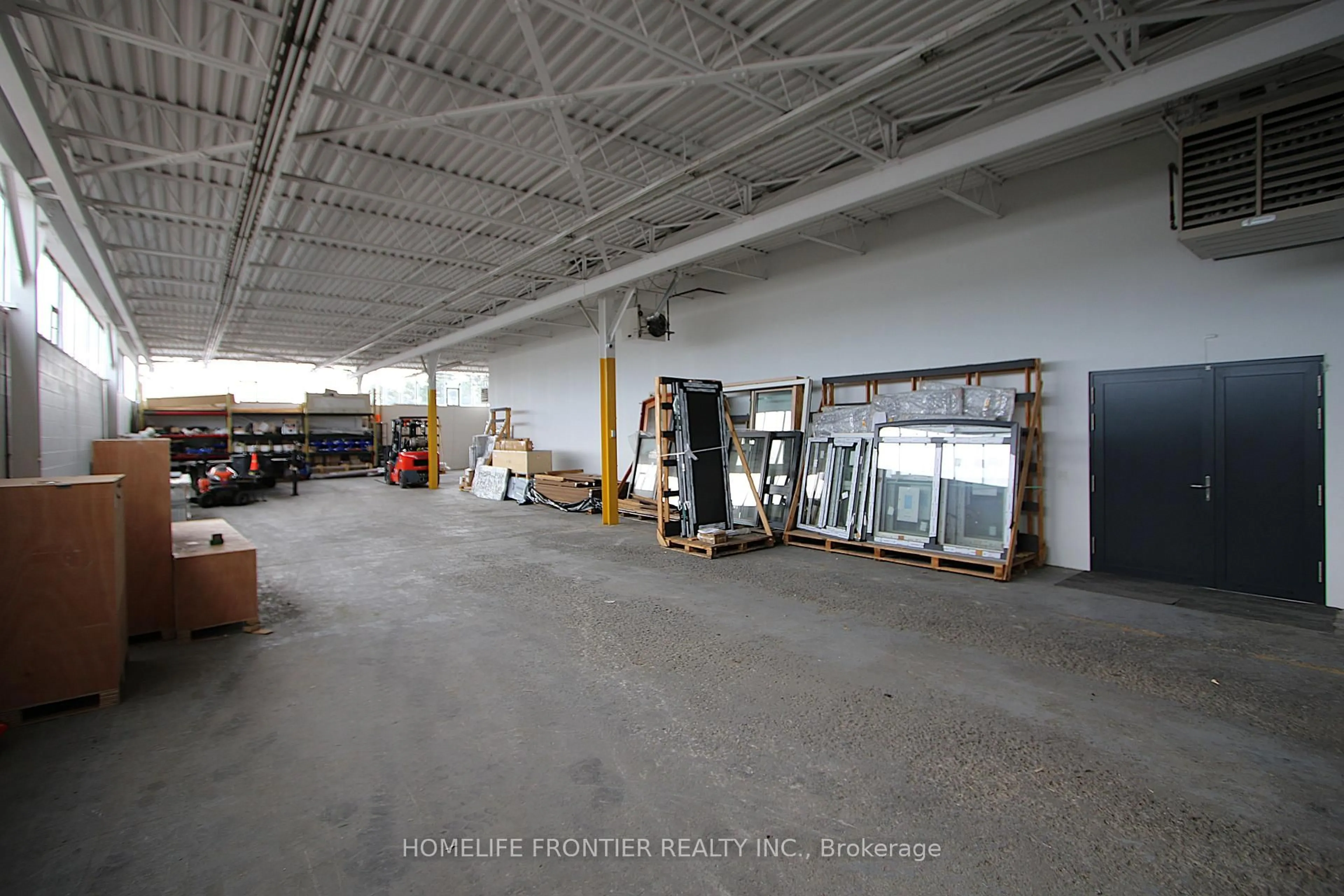Indoor garage for 1509 Aldergrove Dr, Oshawa Ontario L1K 2Y4