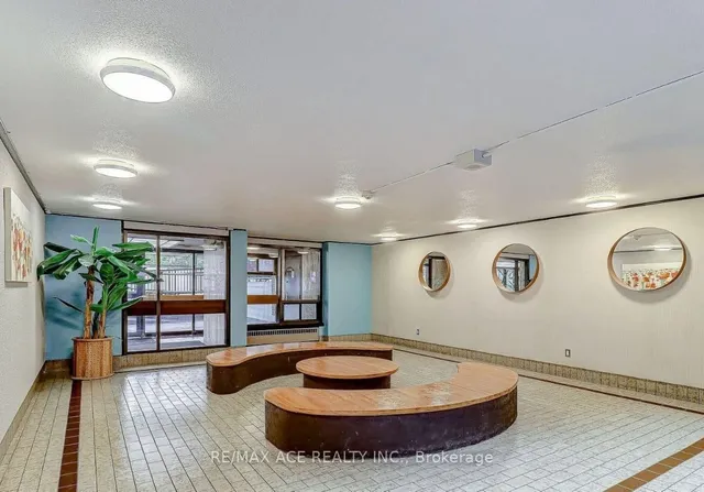 3 Massey Sq #906, Toronto 3