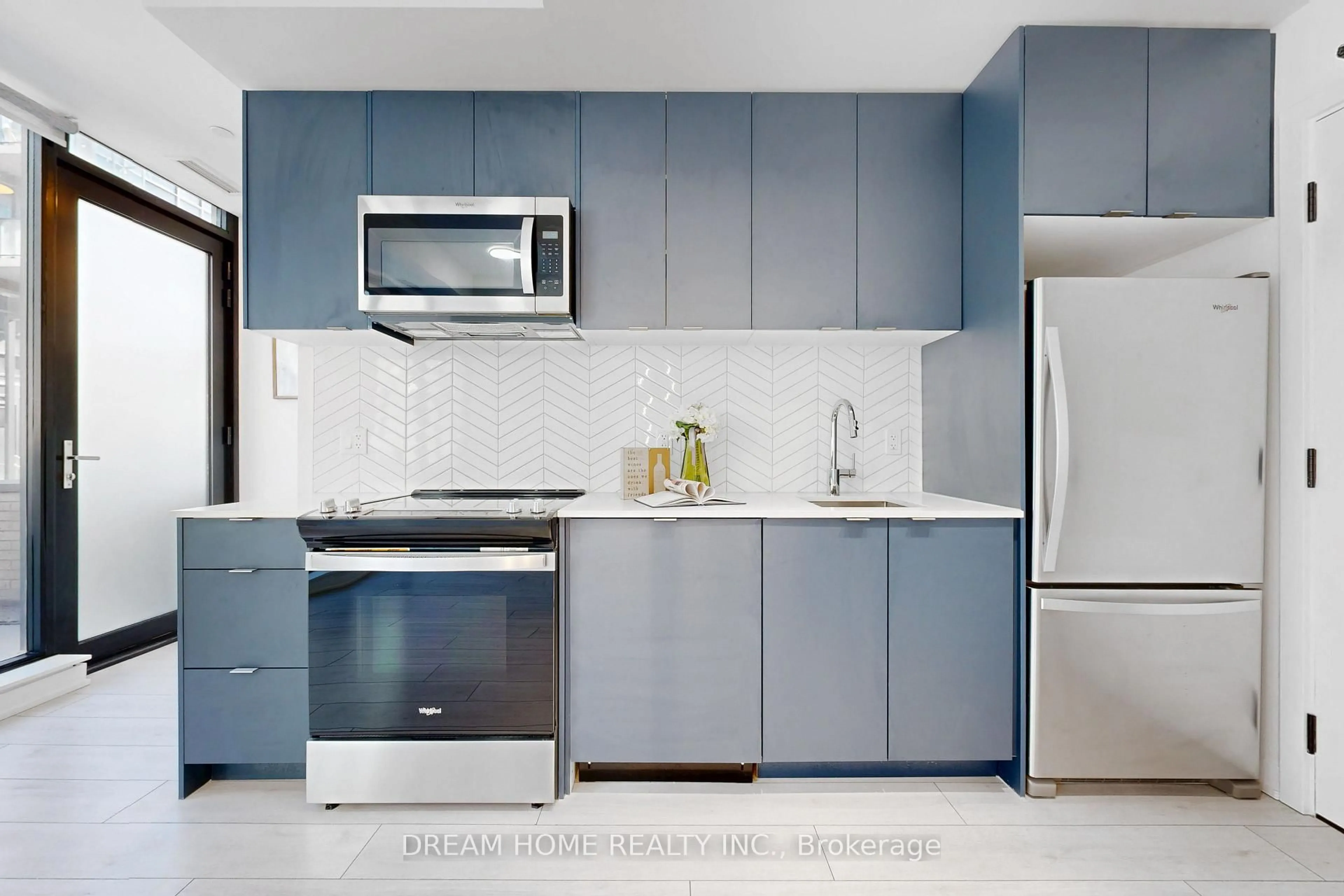 Standard kitchen, unknown for 1612 CHARLES St #138, Whitby Ontario L1N 0P3