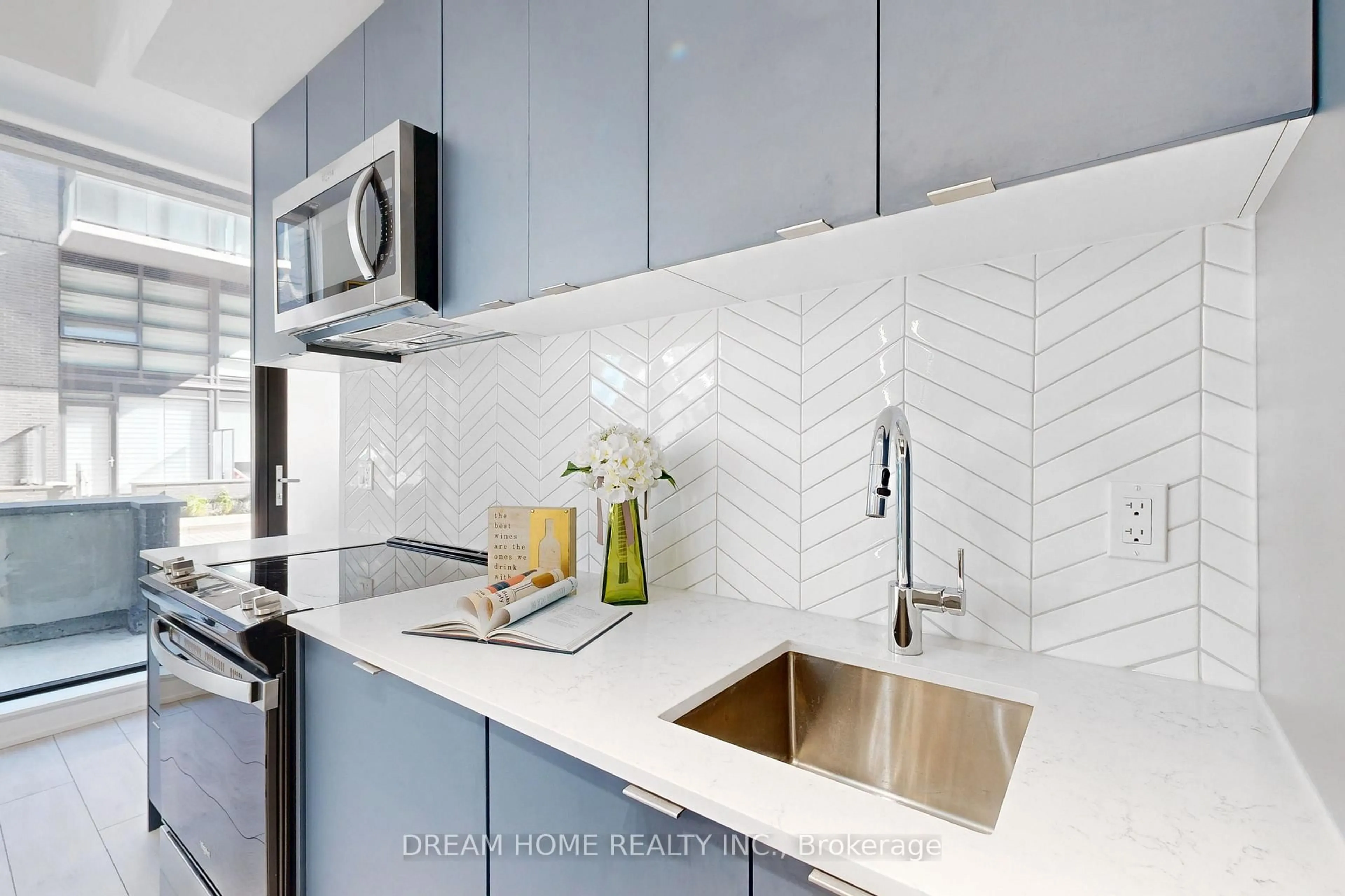 Contemporary kitchen, ceramic/tile floor for 1612 CHARLES St #138, Whitby Ontario L1N 0P3