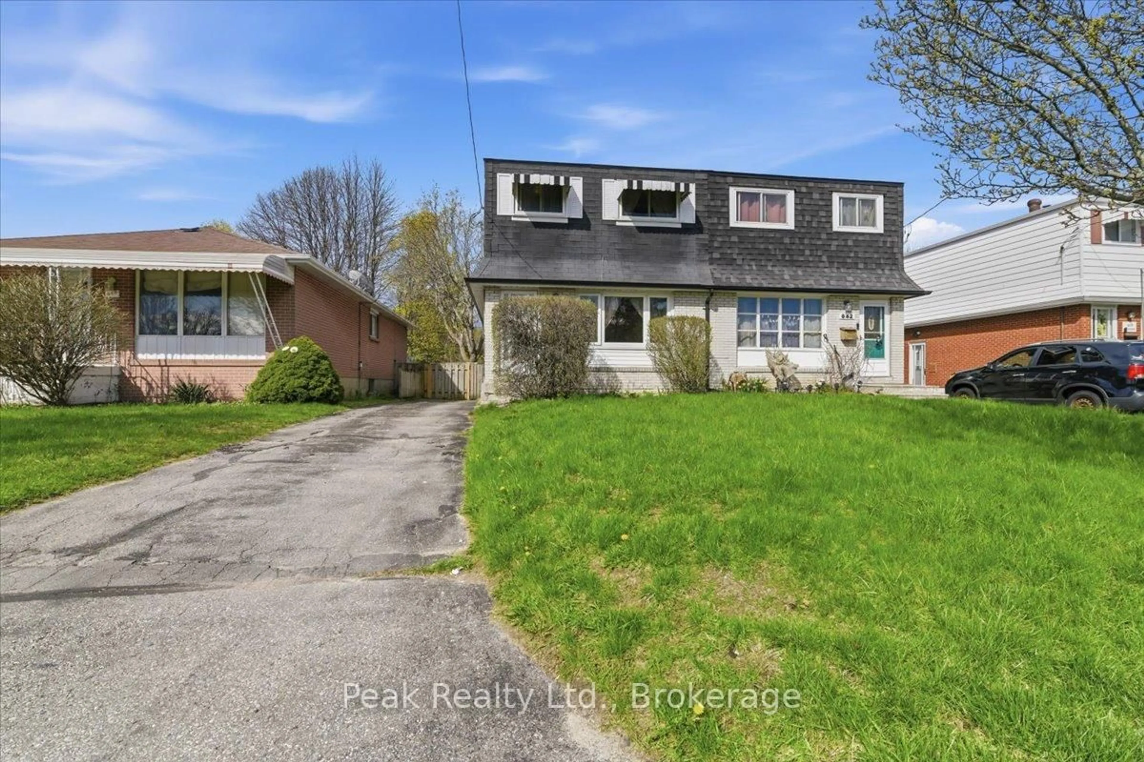 A pic from outside/outdoor area/front of a property/back of a property/a pic from drone, street for 644 Perry Cres, Oshawa Ontario L1J 2E3
