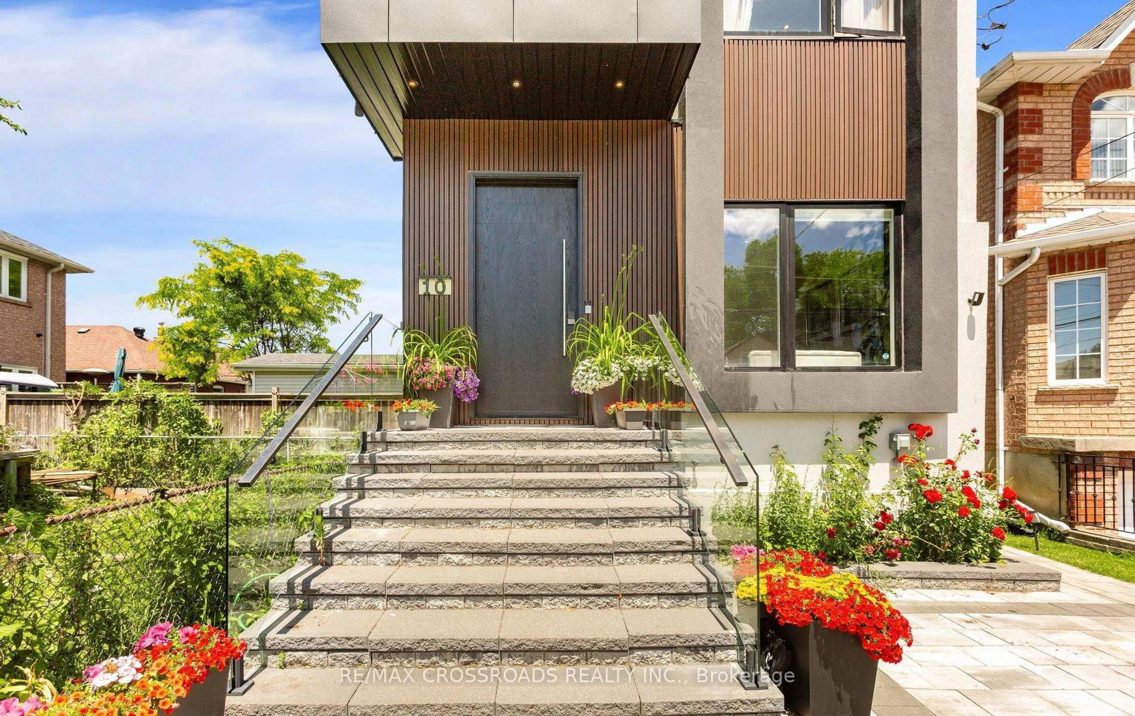 Indoor entryway for 10 Hamstead Ave #104330273, Toronto Ontario M4C 2S4