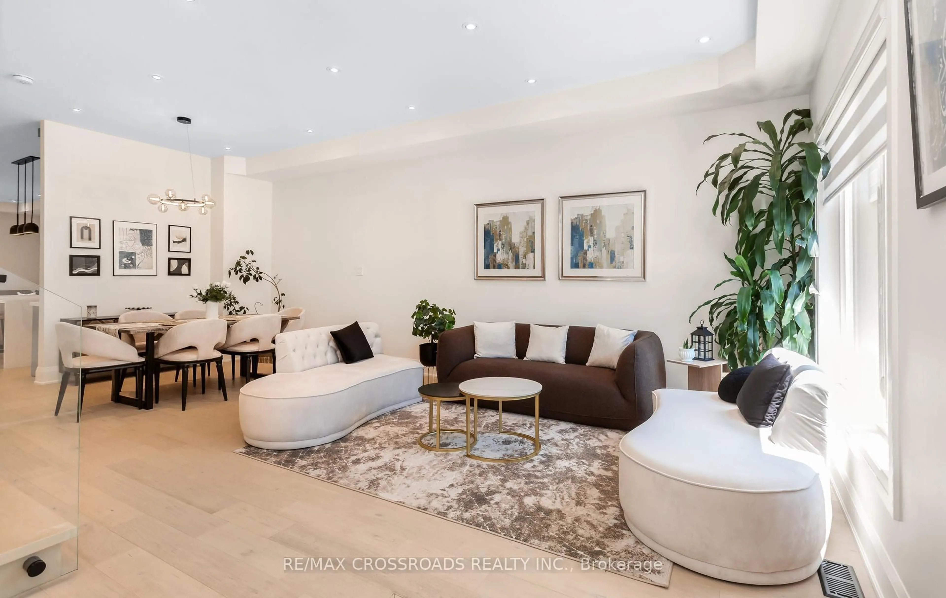 Living room with furniture, unknown for 10 Hamstead Ave #104330273, Toronto Ontario M4C 2S4
