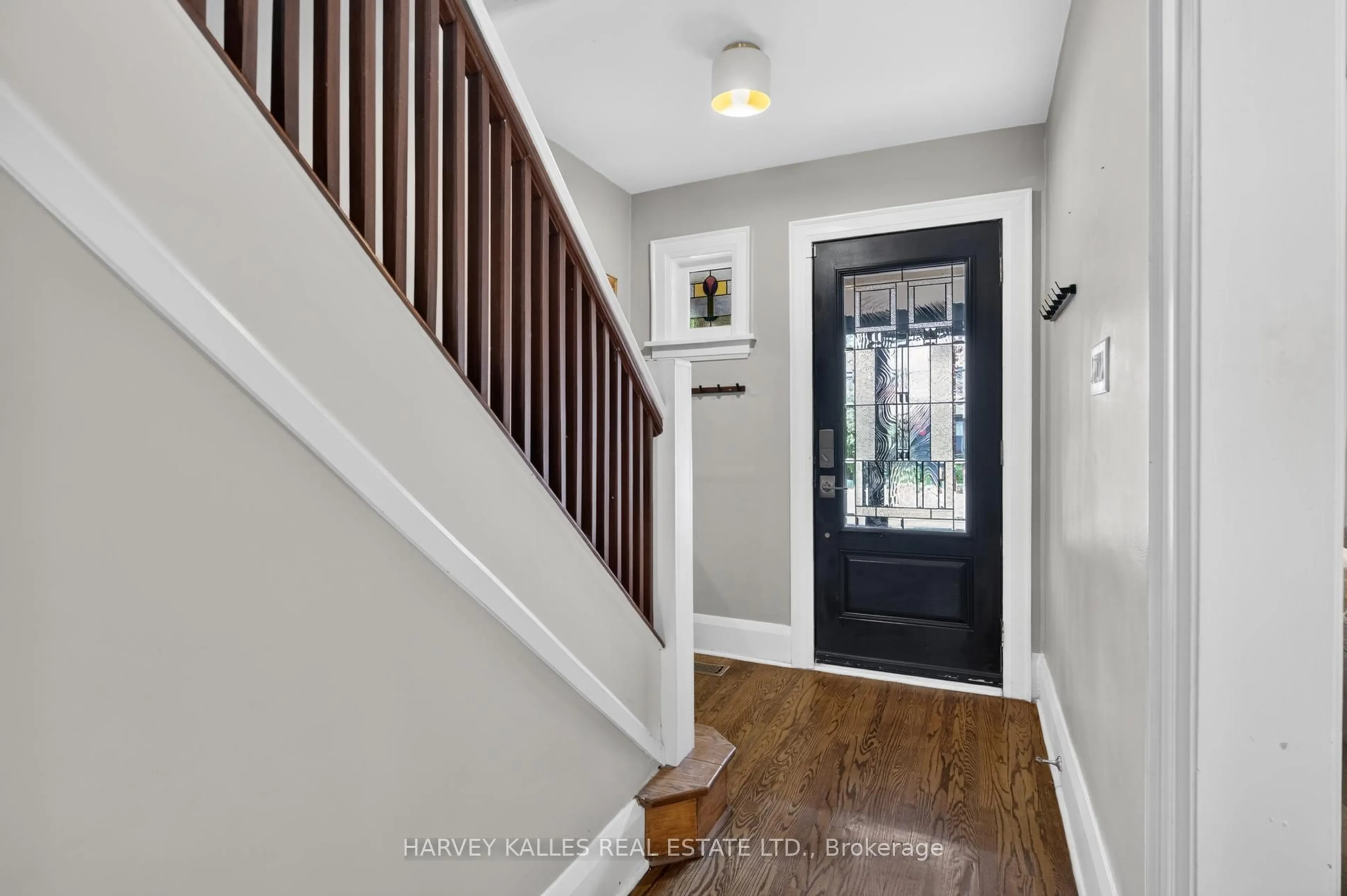 Indoor entryway for 117 Dawes Rd, Toronto Ontario M4C 5B8
