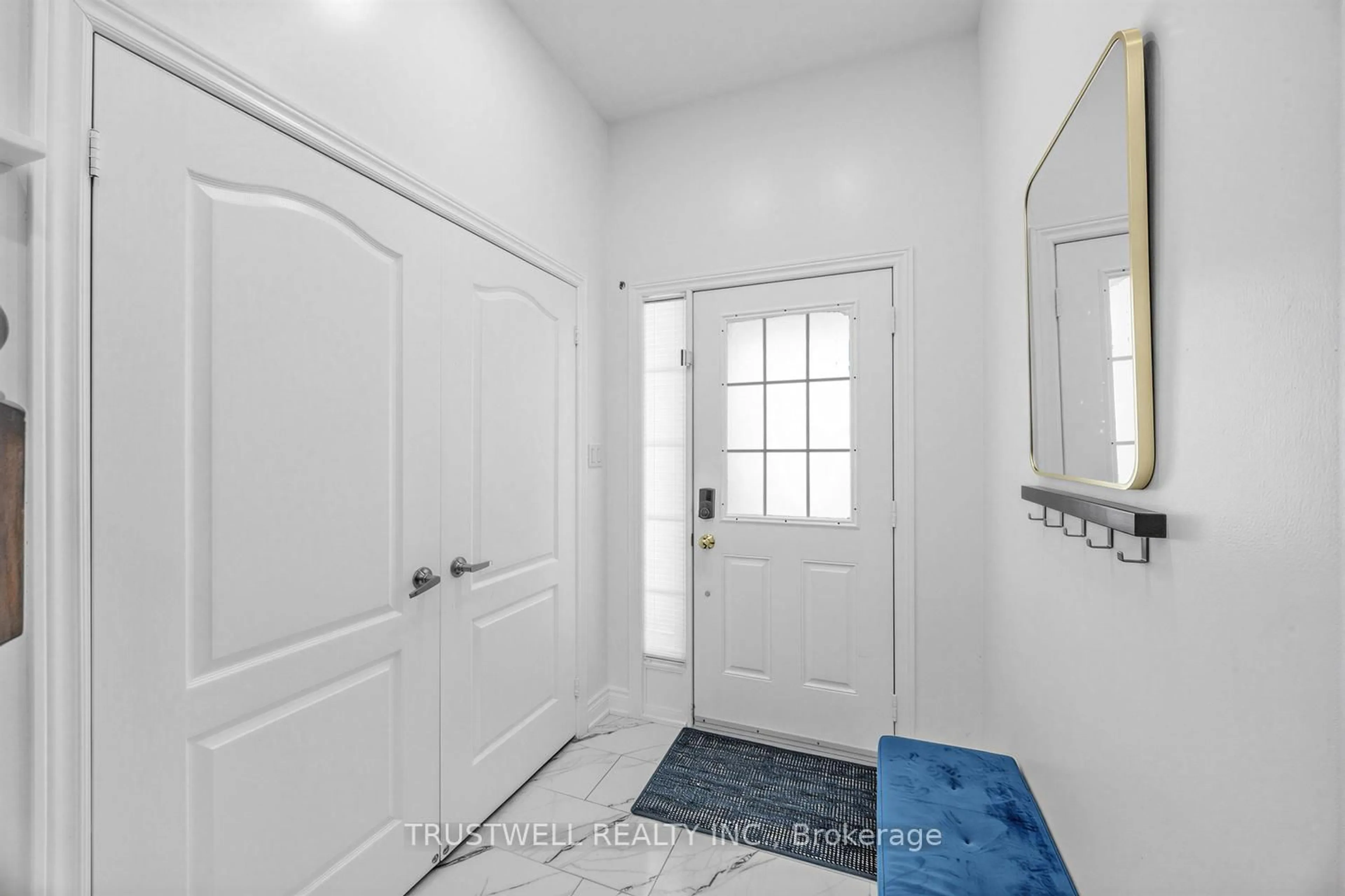 Indoor entryway for 3 Waldron Crt, Ajax Ontario L1T 4X2