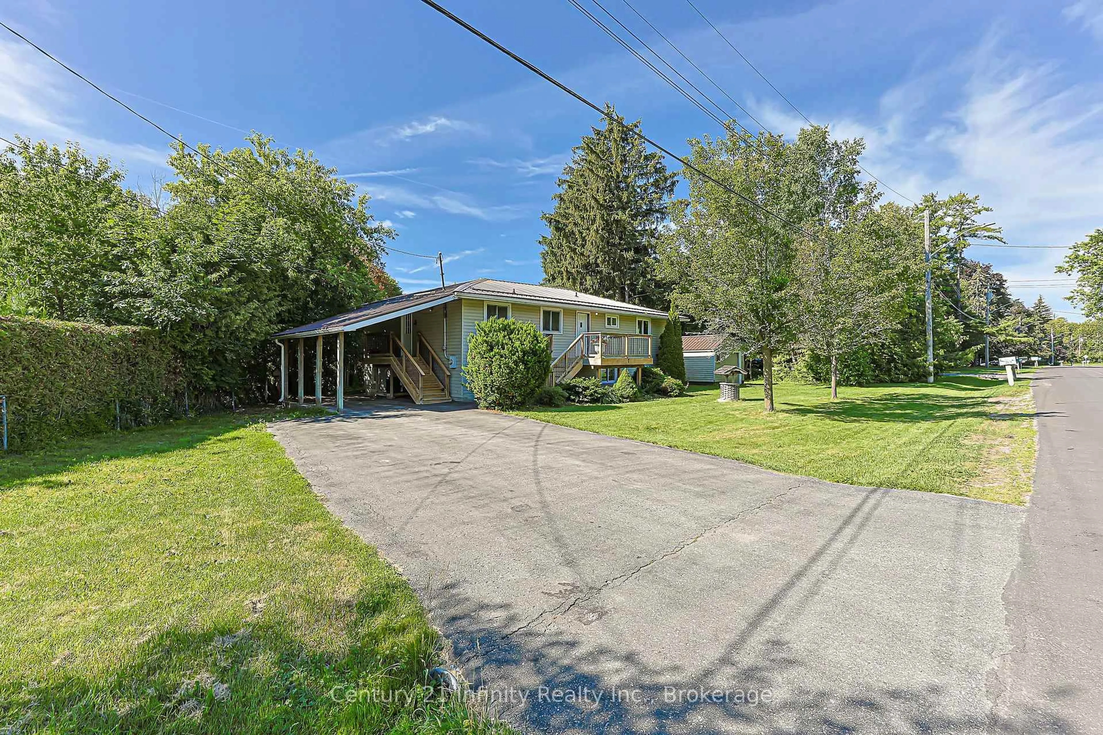 A pic from outside/outdoor area/front of a property/back of a property/a pic from drone, street for 7 Robmar St, Whitby Ontario L1M 1T8
