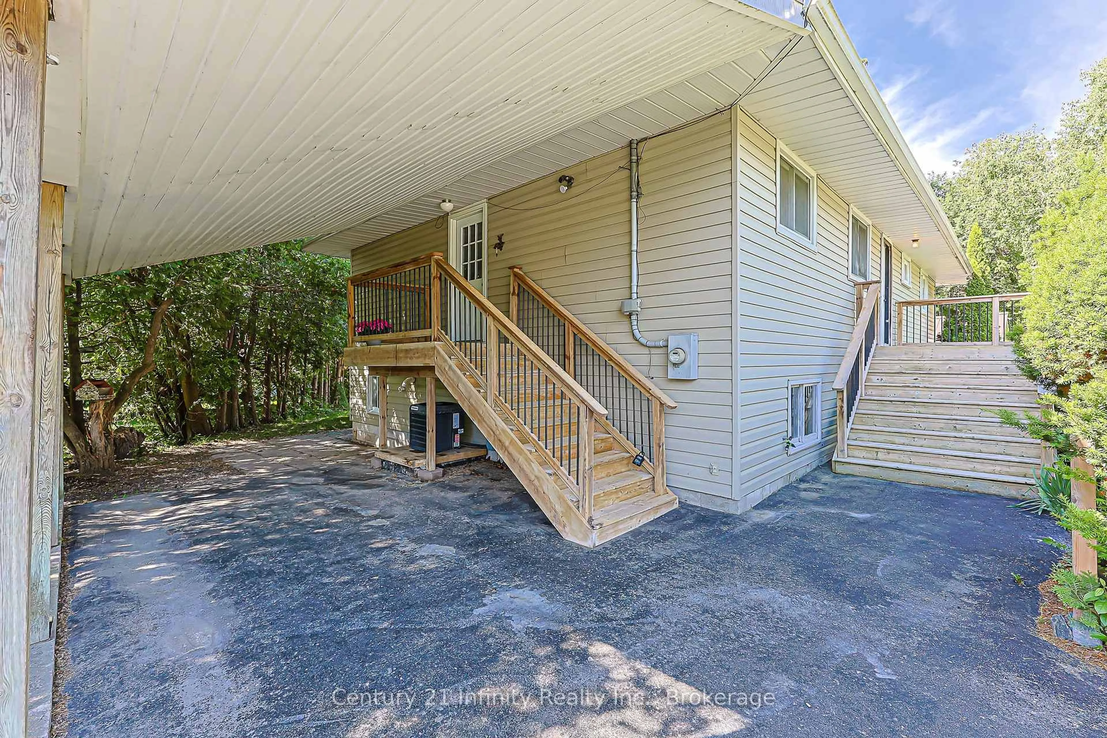 Unknown for 7 Robmar St, Whitby Ontario L1M 1T8