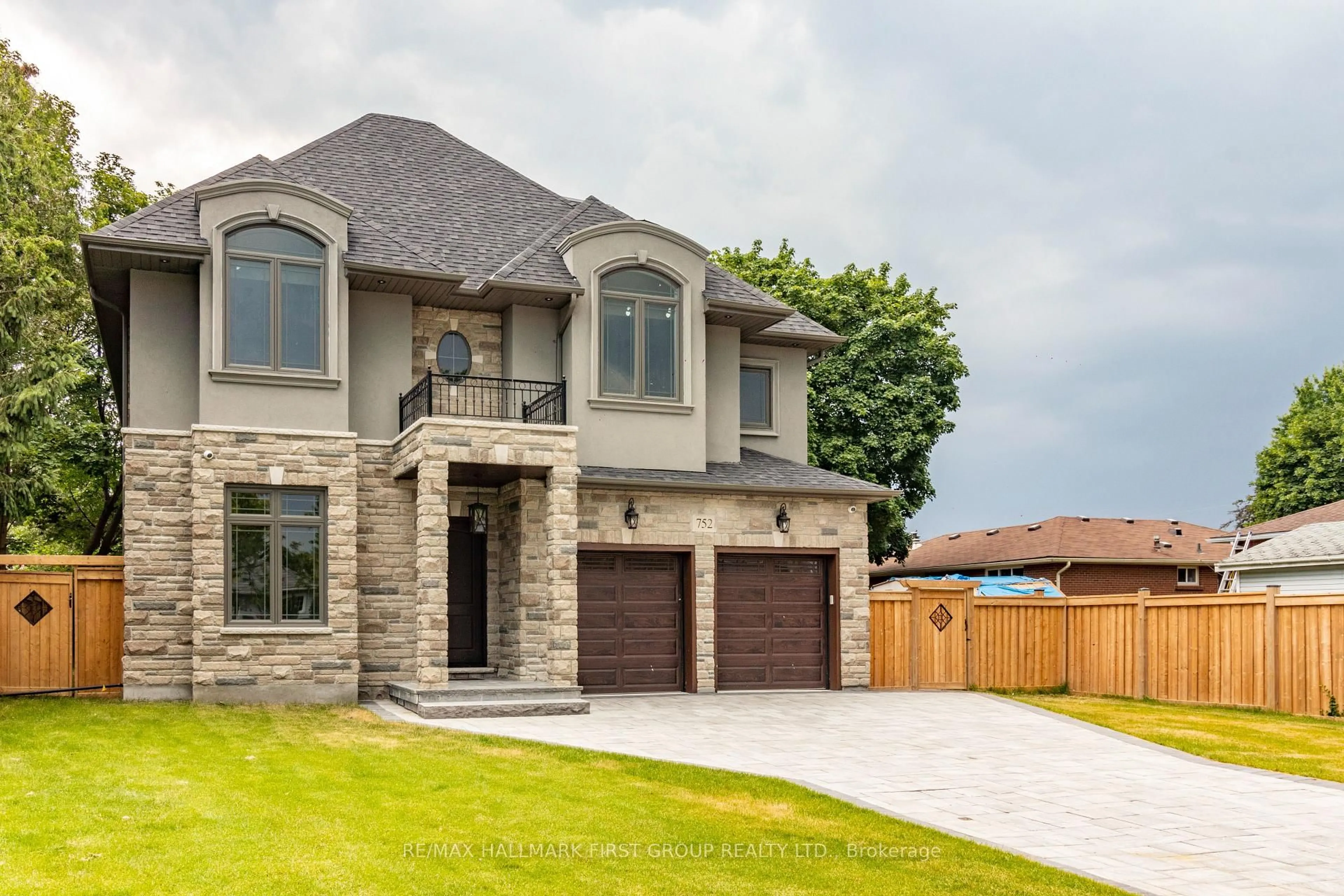 Home with brick exterior material, street for 752 Hillview Cres, Pickering Ontario L1W 2S1