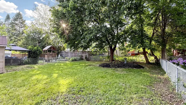 26 Innismore Cres, Toronto 3