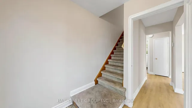 26 Innismore Cres, Toronto 5
